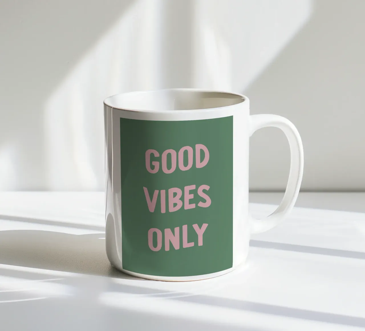 Tipografia con citazioni Good Vibes Only tazza in ceramica da Peaches Art Prints