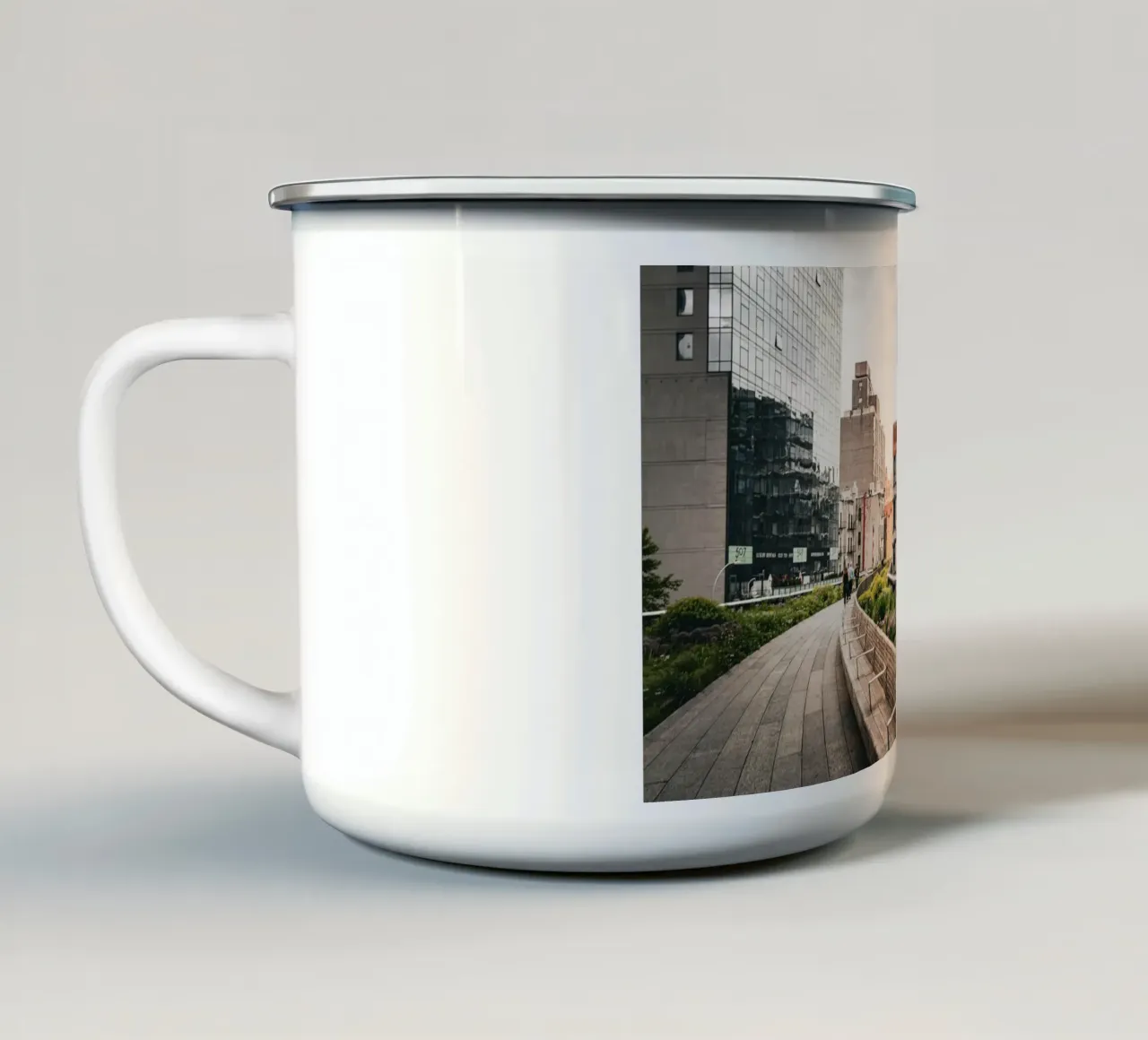 Highline New York tazza in smalto da Flo Klein