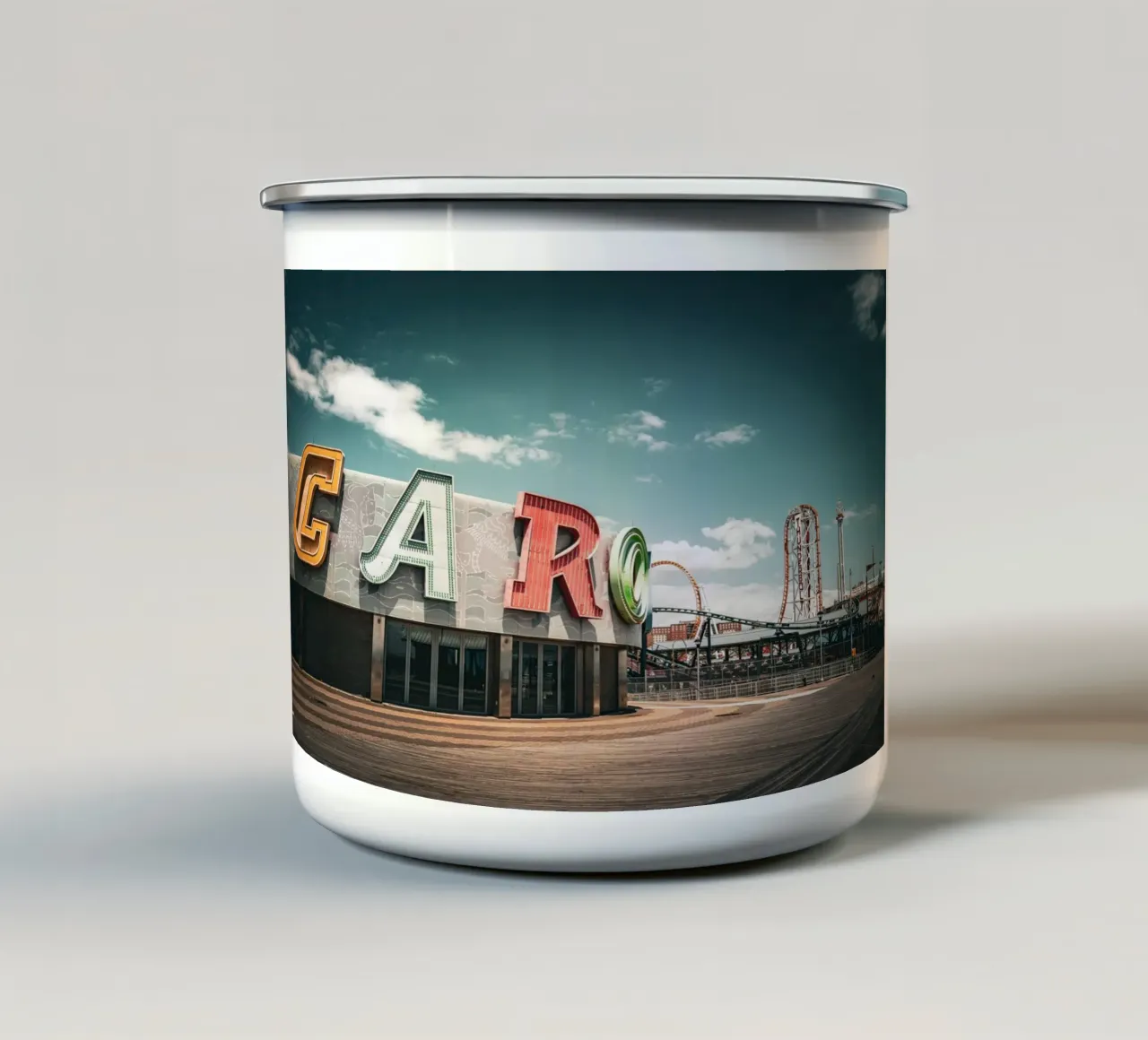 Coney Island tazza in smalto da Flo Klein