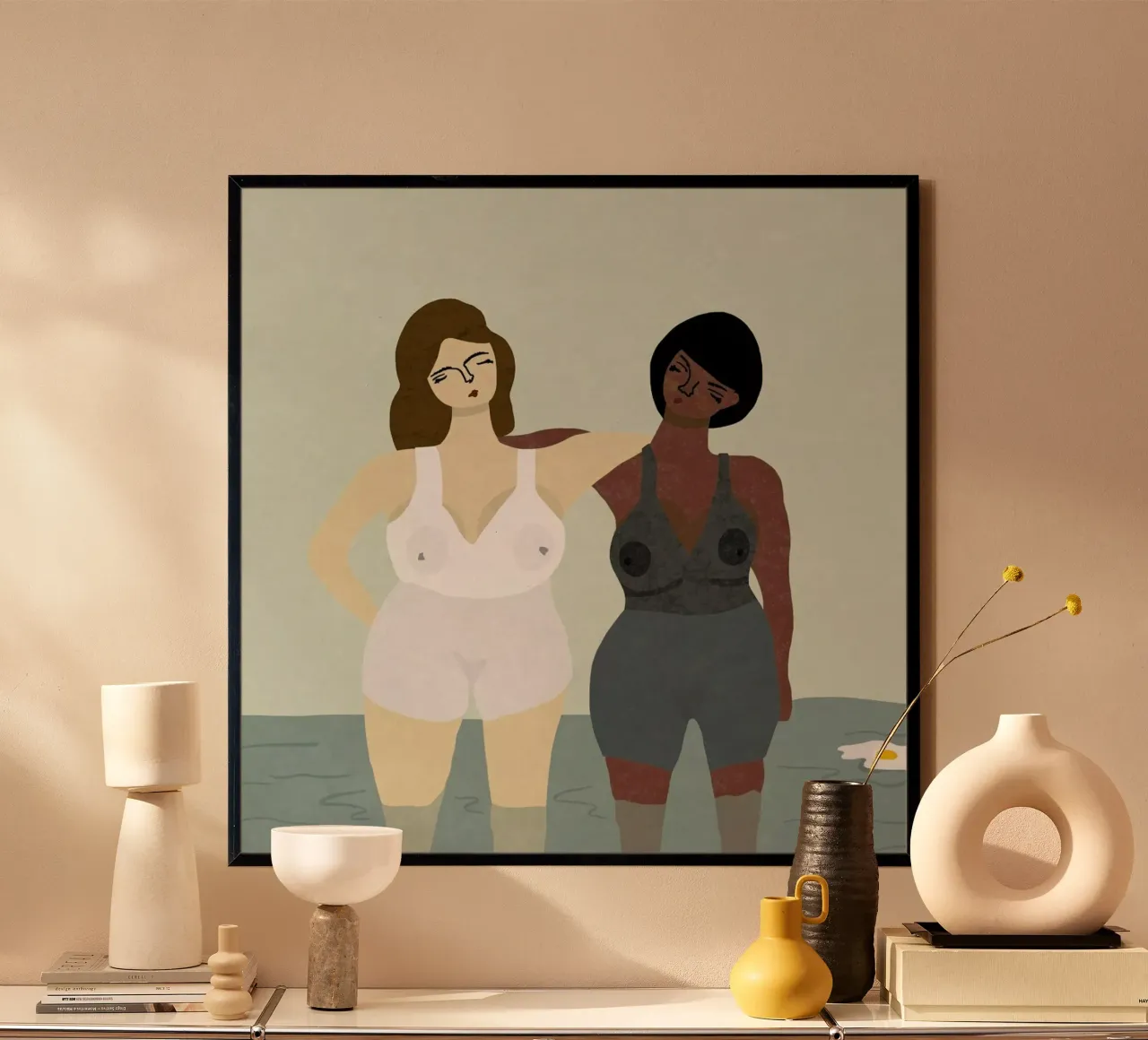 Besties Poster mit Holzrahmen von Amalia Restrepo