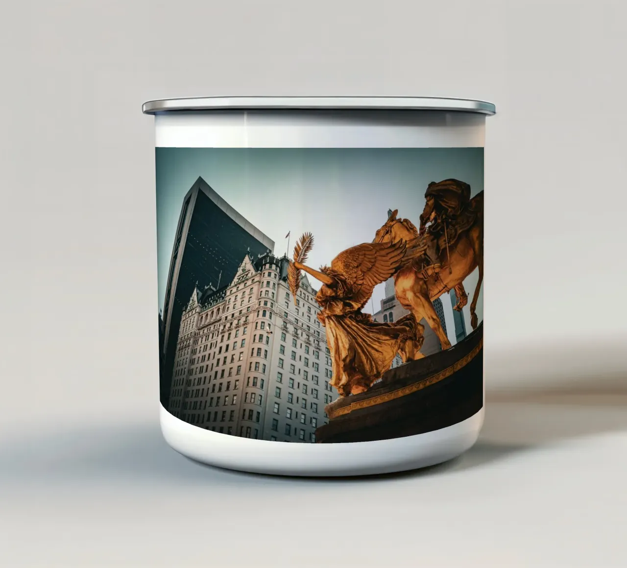 New York tazza in smalto da Flo Klein
