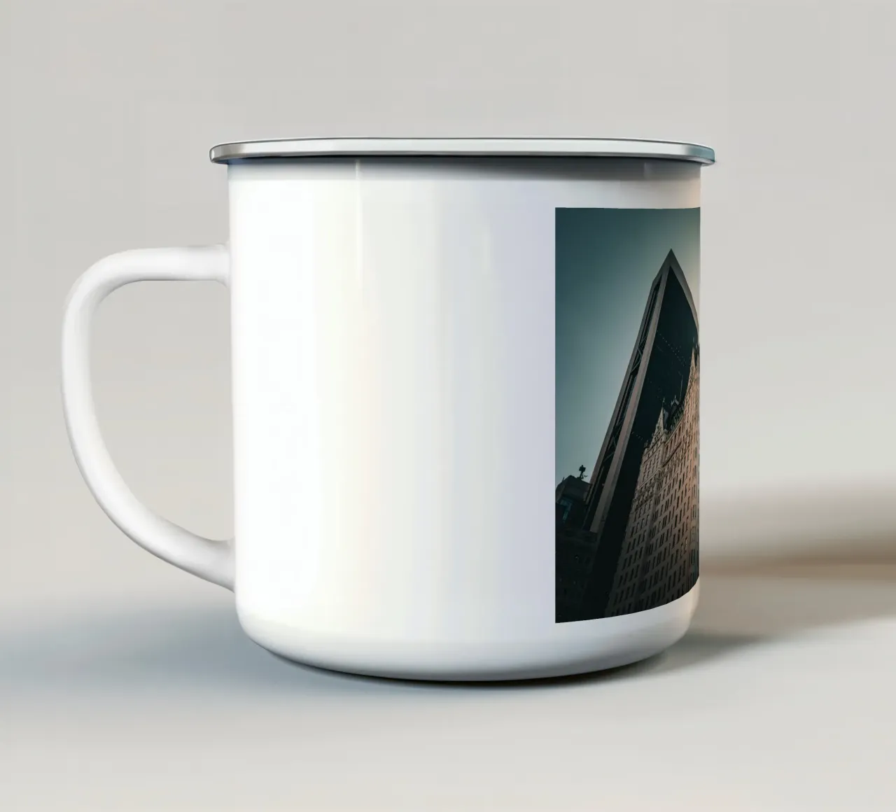 New York tazza in smalto da Flo Klein