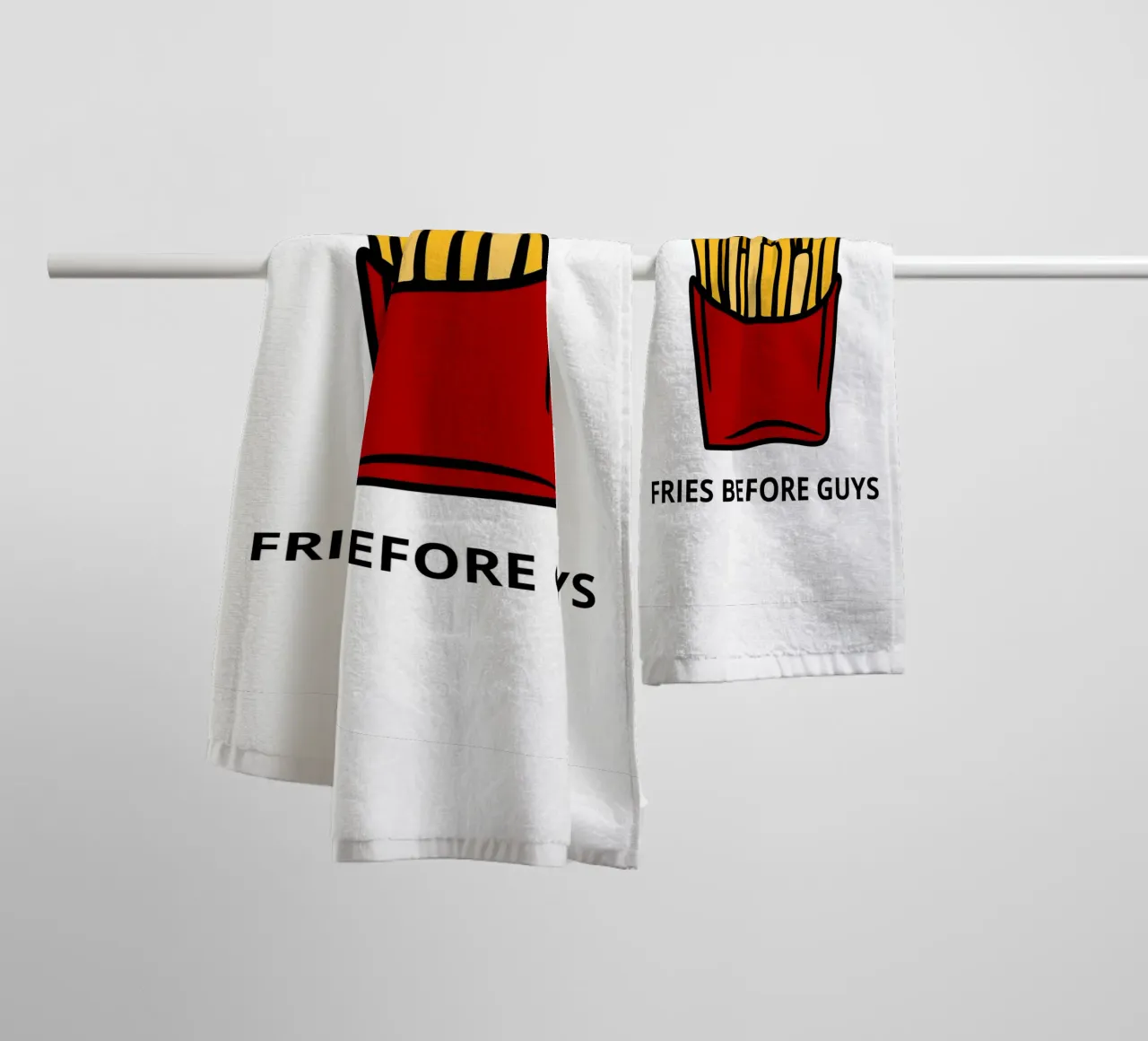 FRIES BEFORE GUYS asciugamano da bagno da LisaArtes