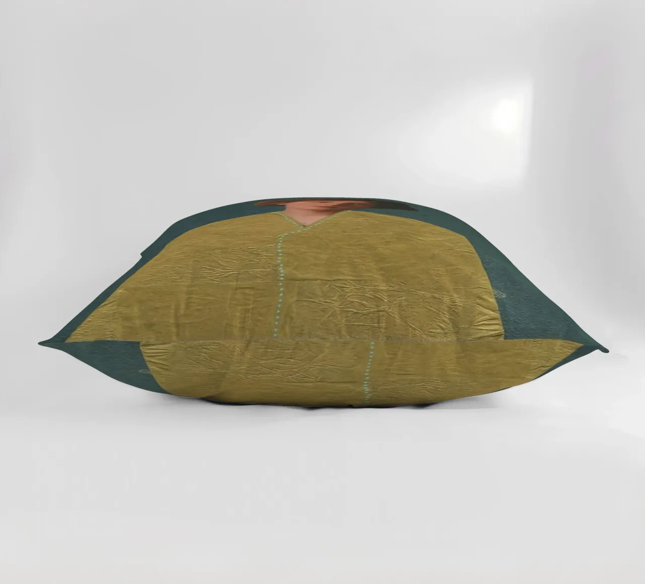 Cappotto d'oro cuscino da Cassia Beck Collage