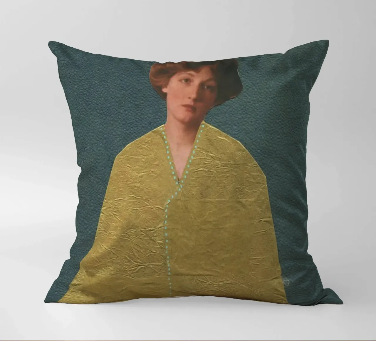 Cappotto d'oro cuscino da Cassia Beck Collage