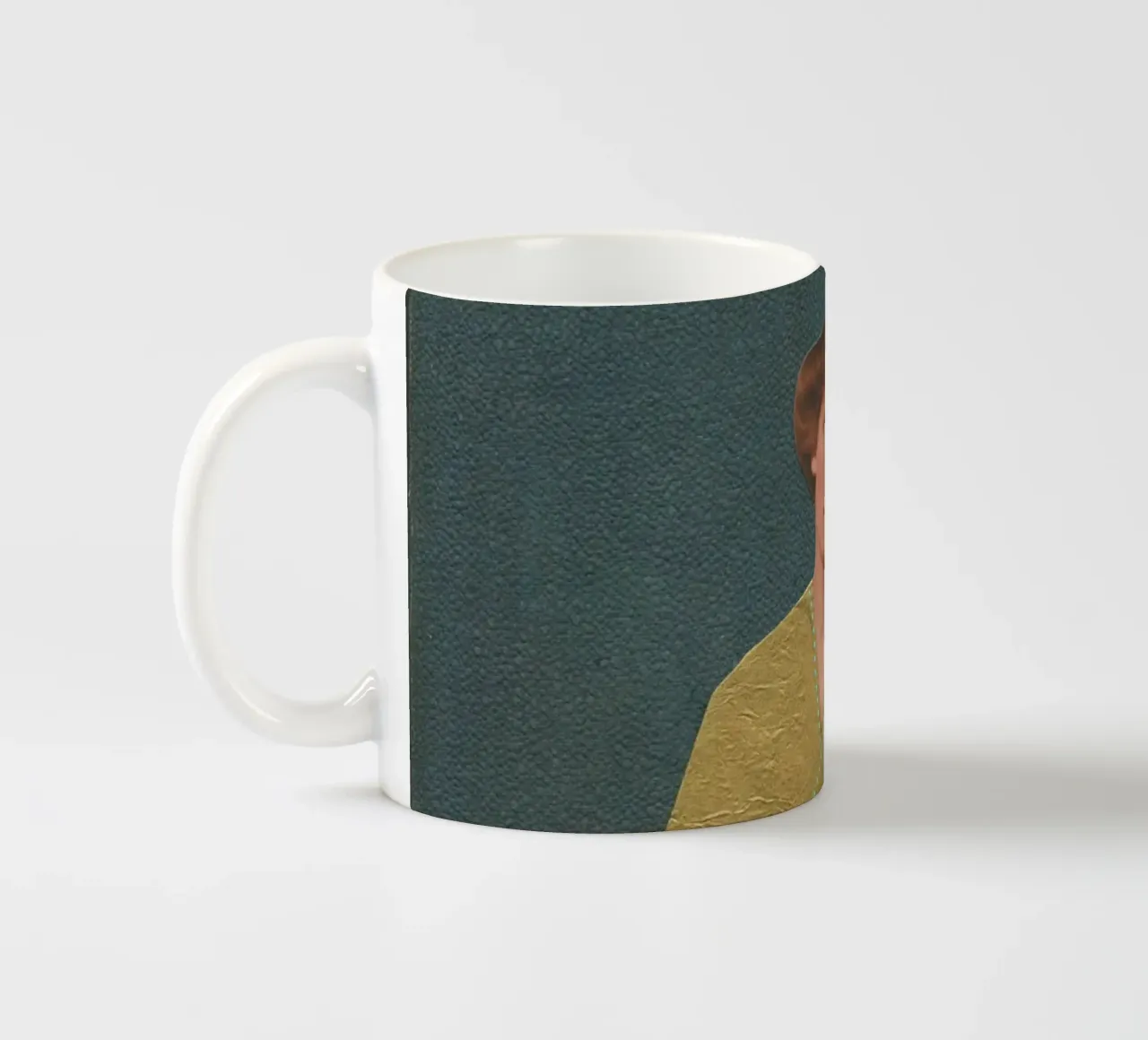 Cappotto d'oro tazza in ceramica da Cassia Beck Collage