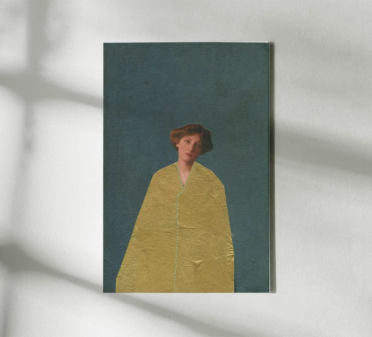 Cappotto d'oro tela con Cornice a cassetta da Cassia Beck Collage