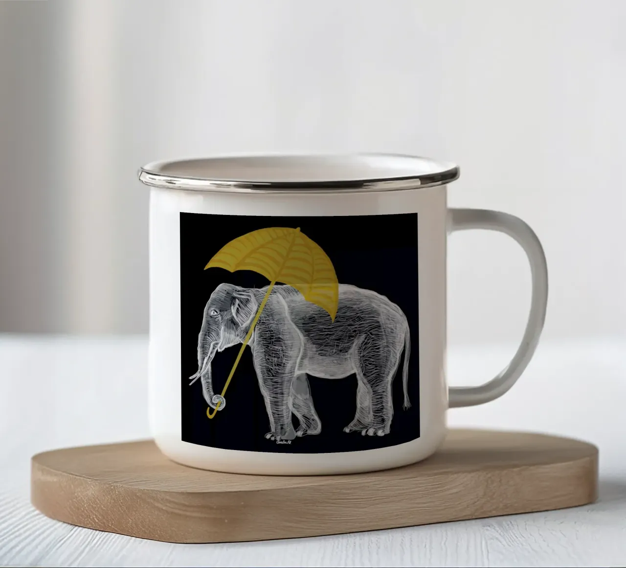 Elephant with Umbrella tazza in smalto da Amalia Restrepo