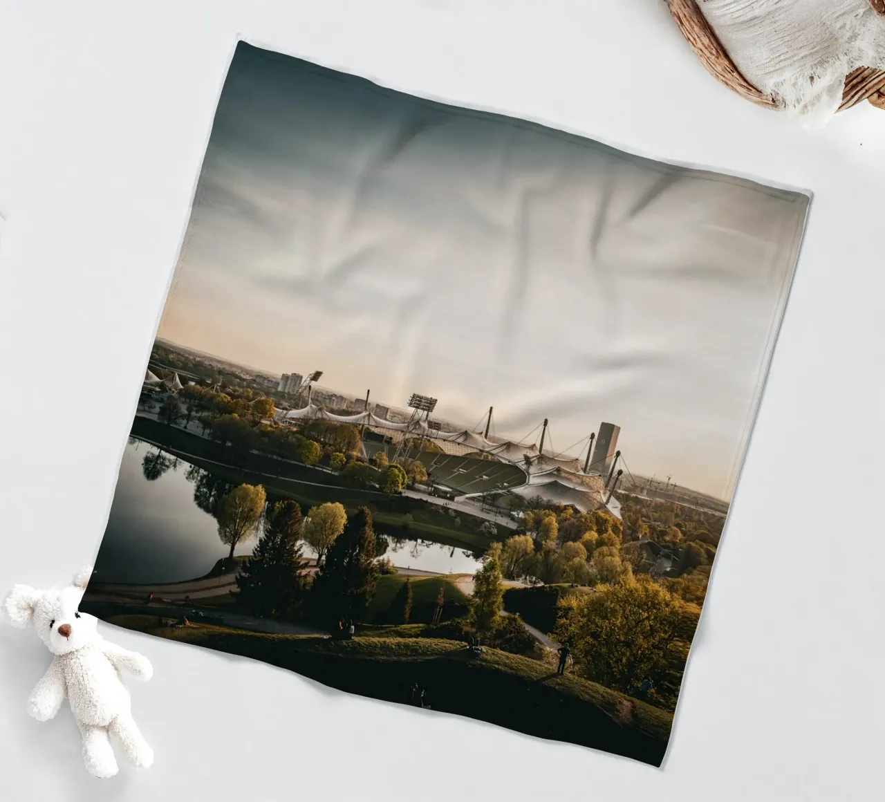 Olympiastadion coperta in pile da Flo Klein