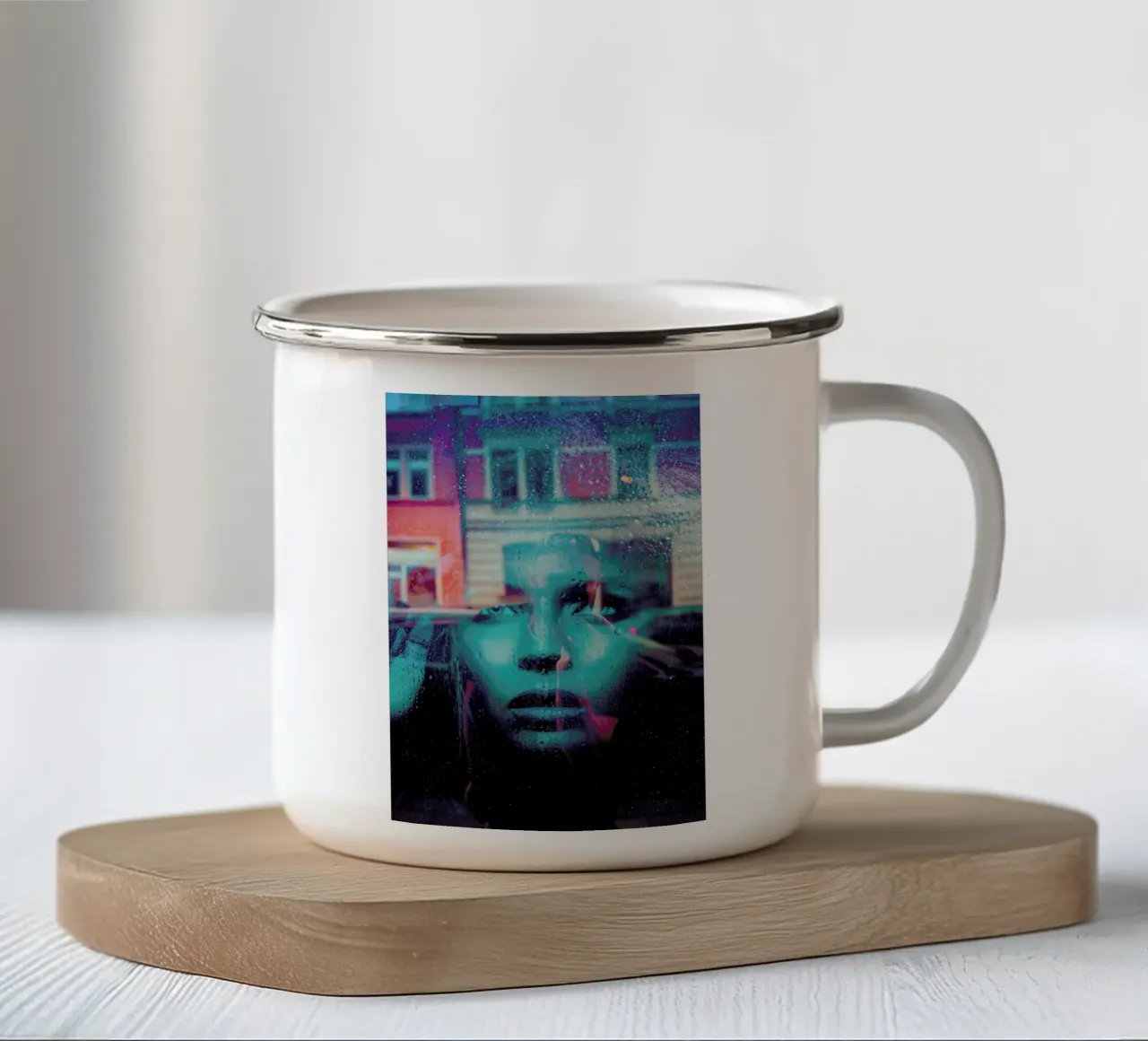 Selfie tazza in smalto da Flo Klein