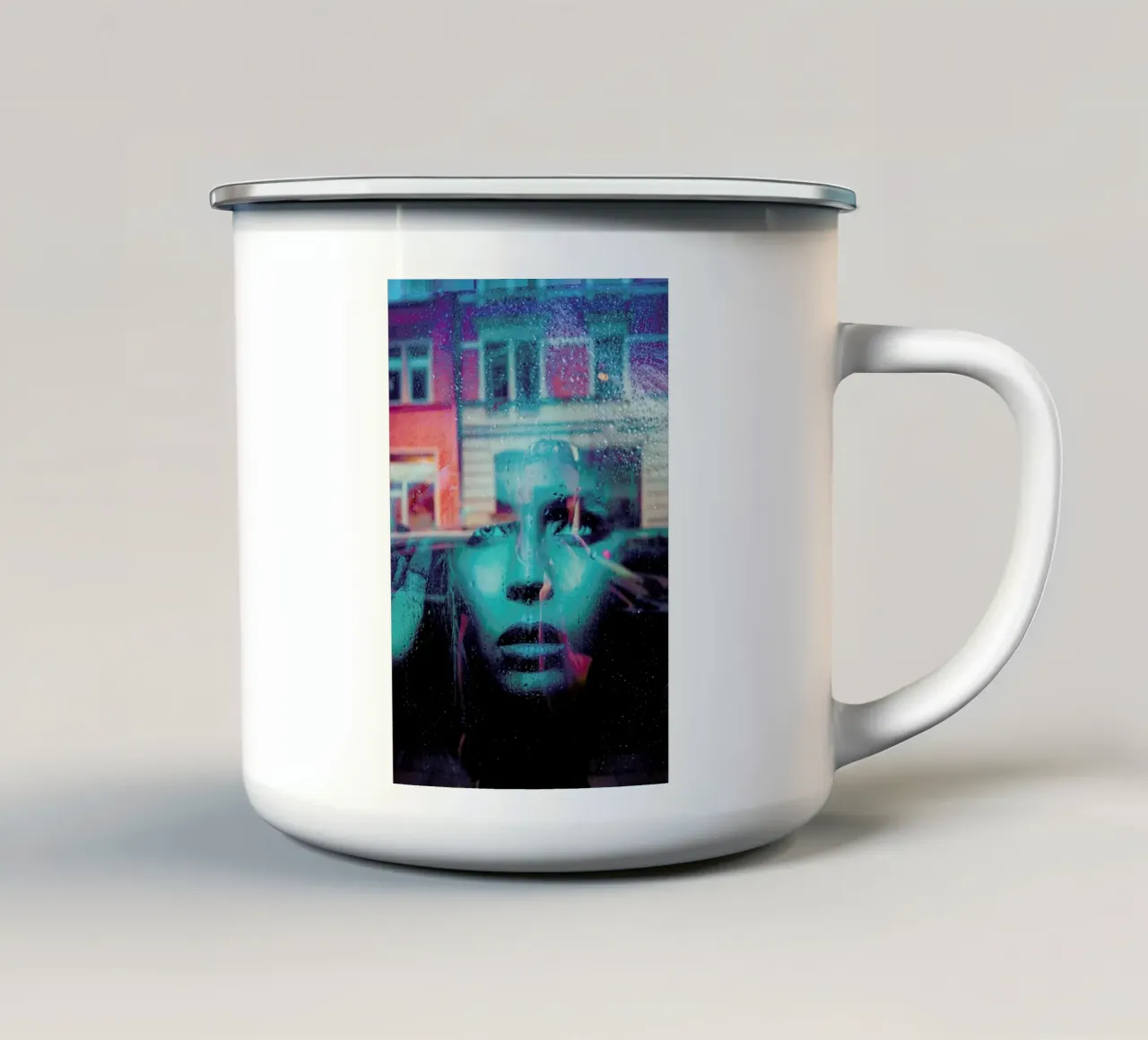 Selfie tazza in smalto da Flo Klein