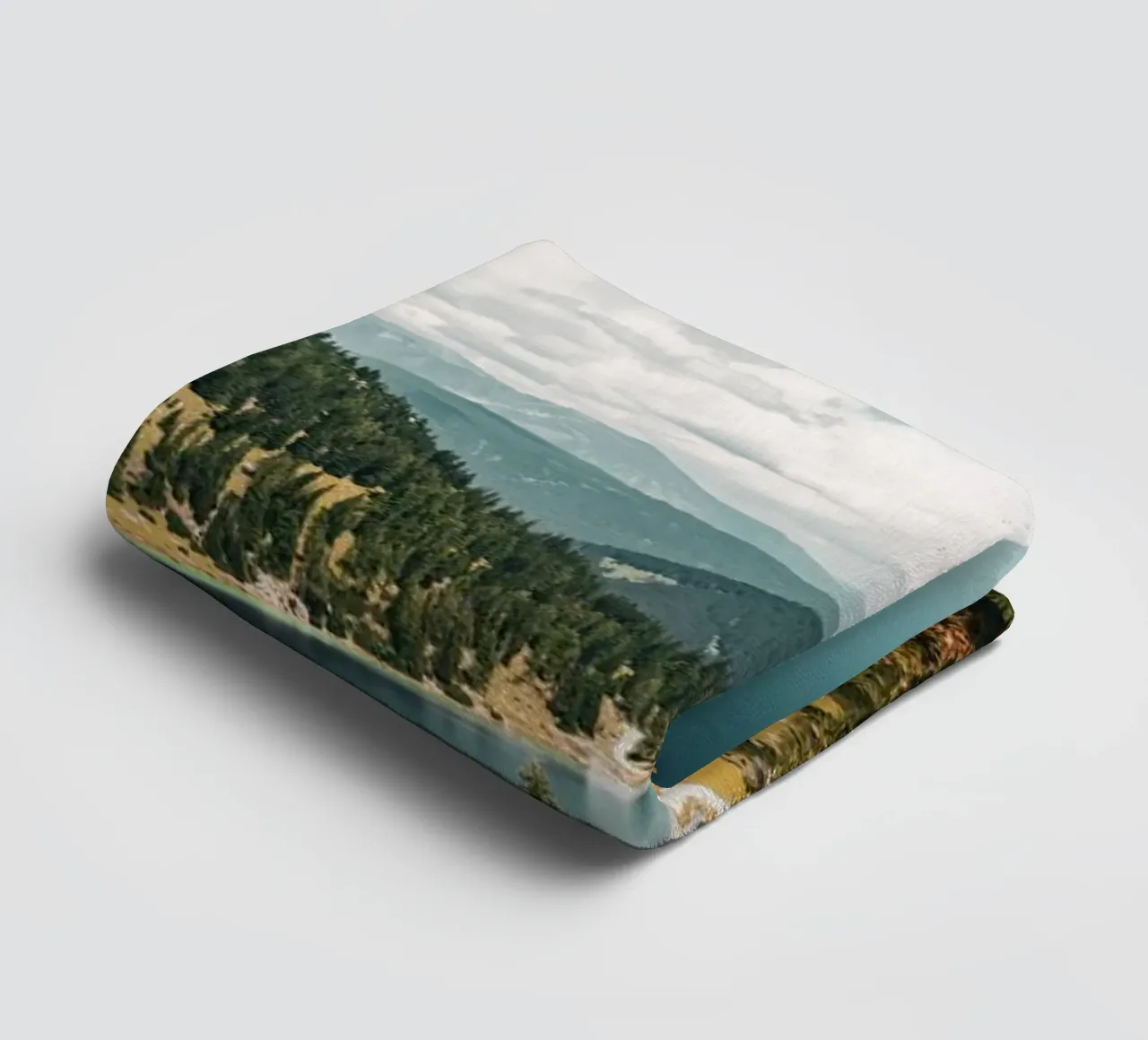 Bergsee badhanddoek van Flo Klein