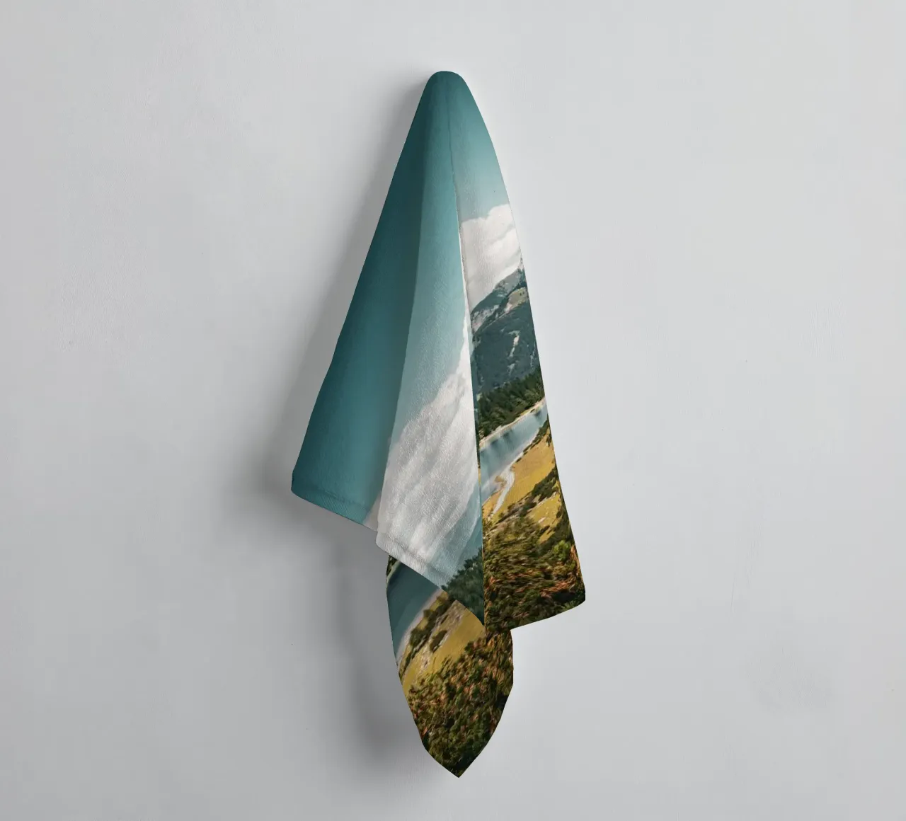 Bergsee badhanddoek van Flo Klein