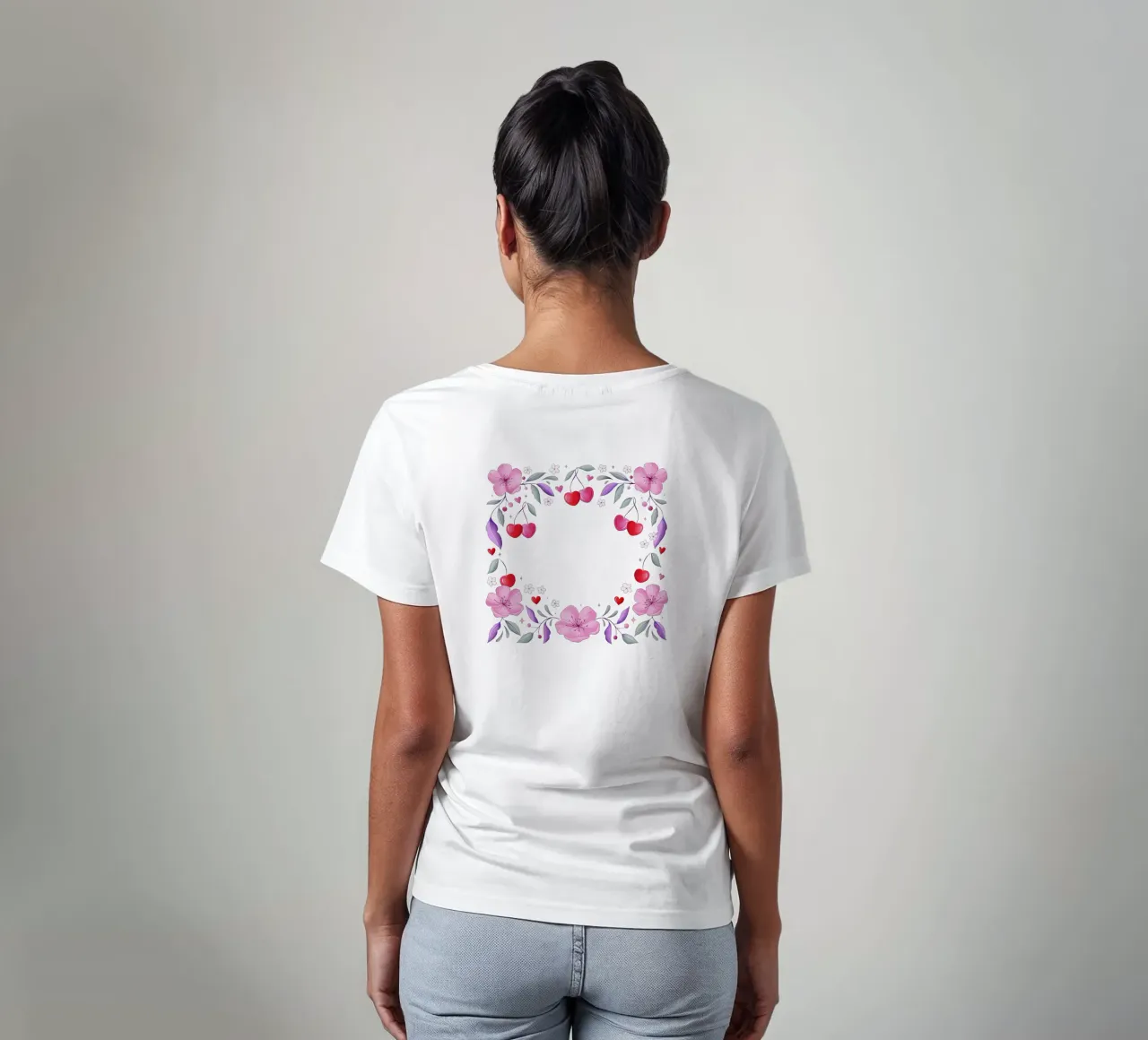Ghirlanda floreale di fiori di ciliegio e cuori per un testo personalizzato t-shirt da CalliLetters