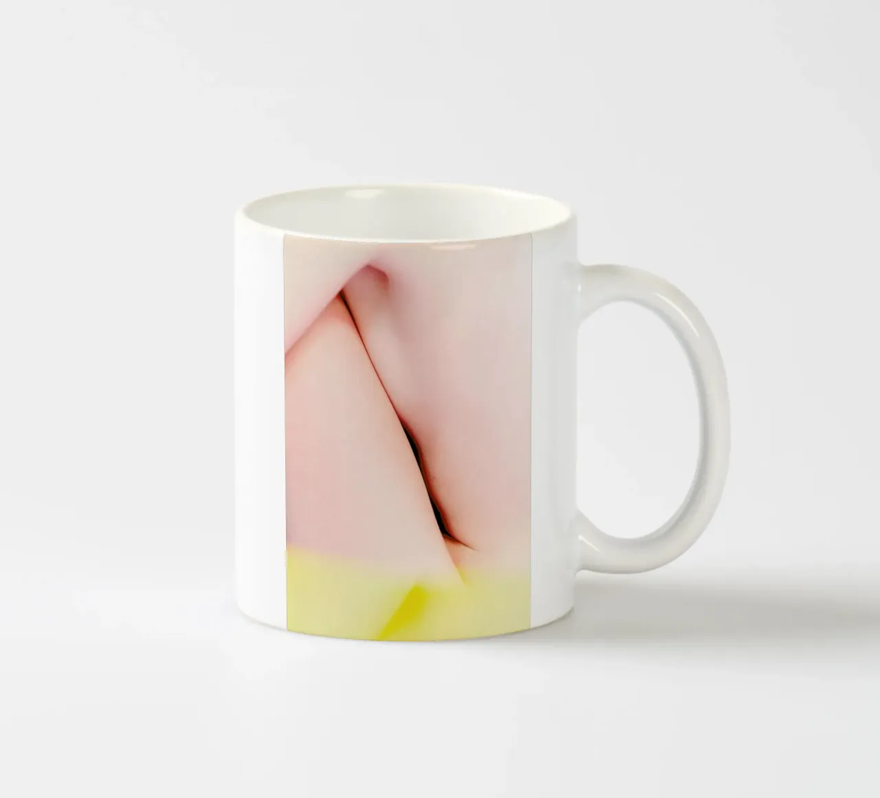 Hide Away Tree House 6 tazza in ceramica da Paul Aidan Perry