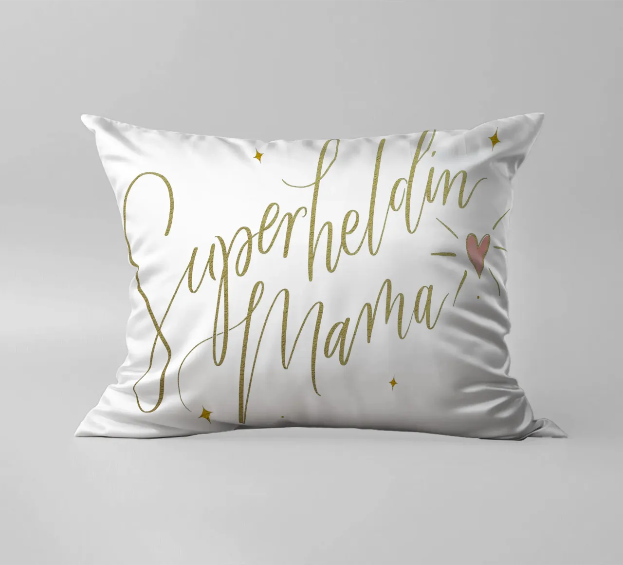 Mamma supereroe. Calligrafia a pennello con texture e cuore in oro cuscino da CalliLetters