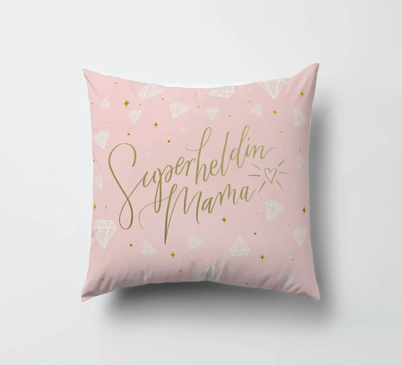 Mamma supereroe. Calligrafia a pennello con texture e cuore in oro cuscino da CalliLetters