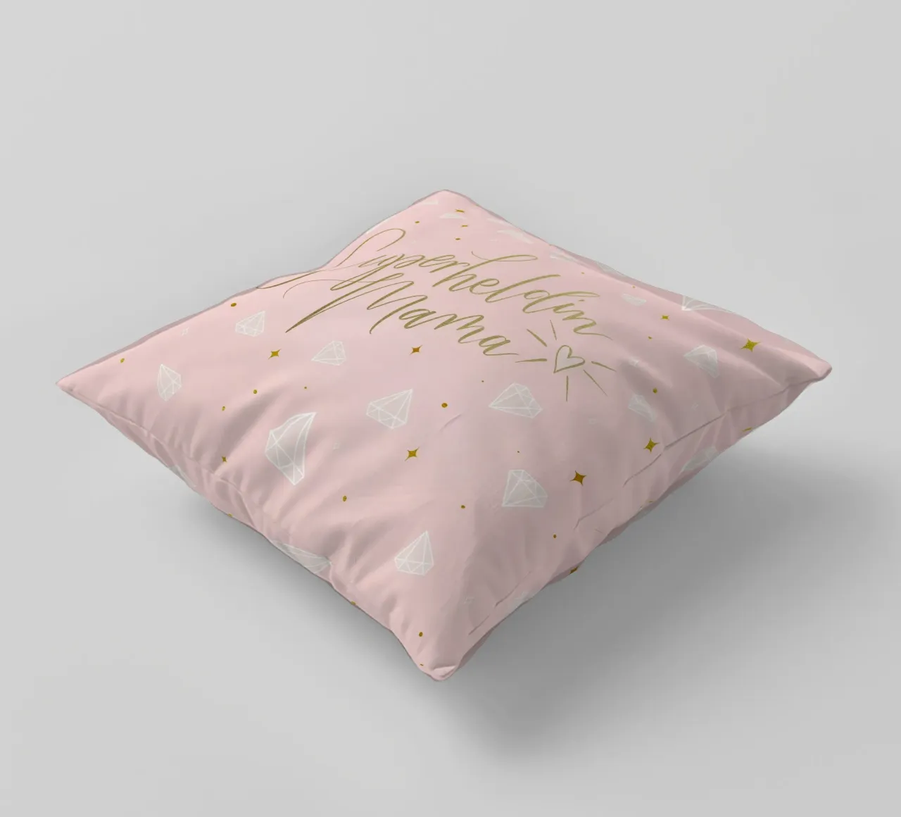 Mamma supereroe. Calligrafia a pennello con texture e cuore in oro cuscino da CalliLetters