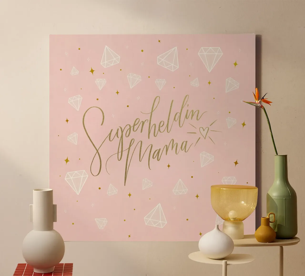 Superheldin moeder. Penseelkalligrafie met gouden textuur en hartje canvas met Baklijst van CalliLetters