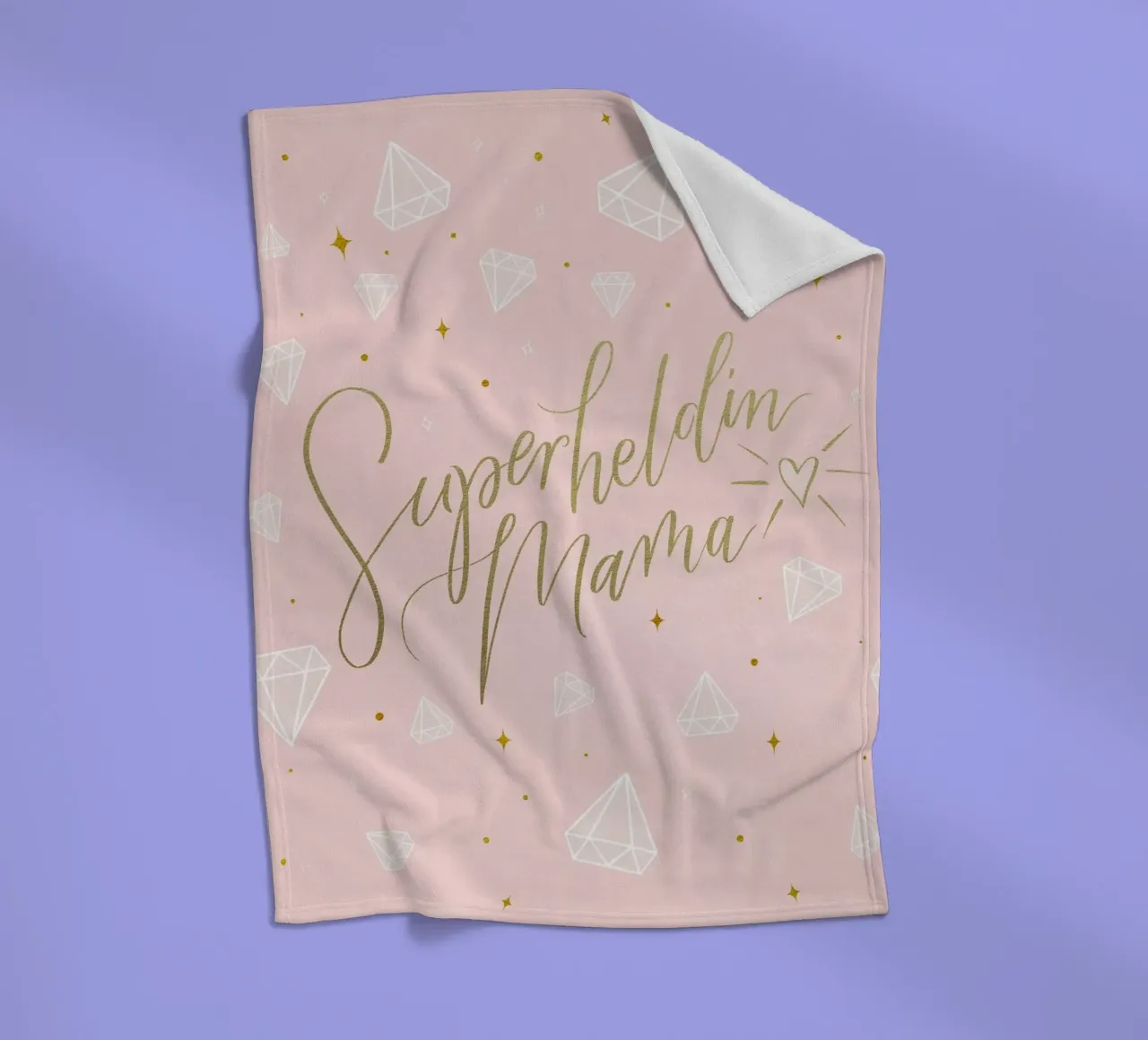 Mamma supereroe. Calligrafia a pennello con texture e cuore in oro coperta in pile da CalliLetters
