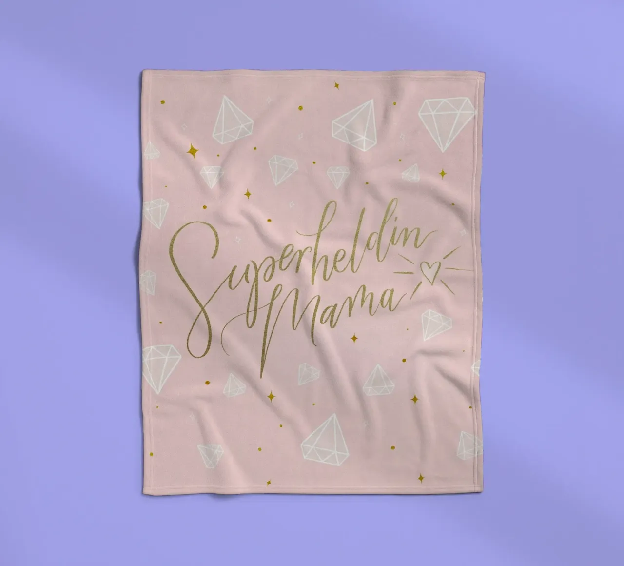 Mamma supereroe. Calligrafia a pennello con texture e cuore in oro coperta in pile da CalliLetters
