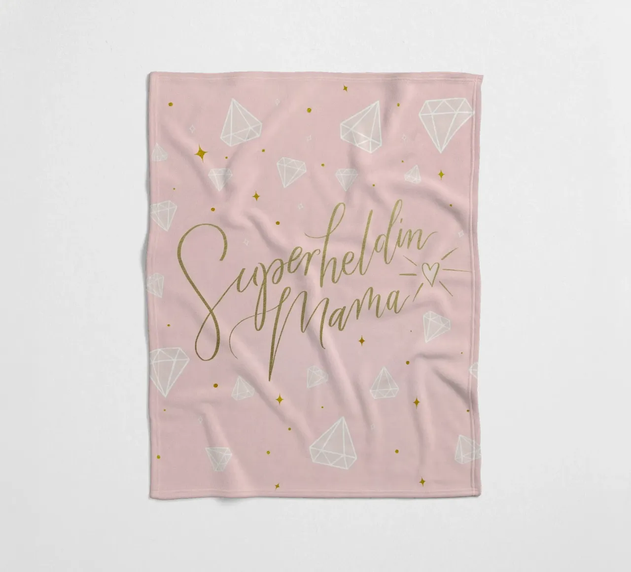 Mamma supereroe. Calligrafia a pennello con texture e cuore in oro coperta in pile da CalliLetters