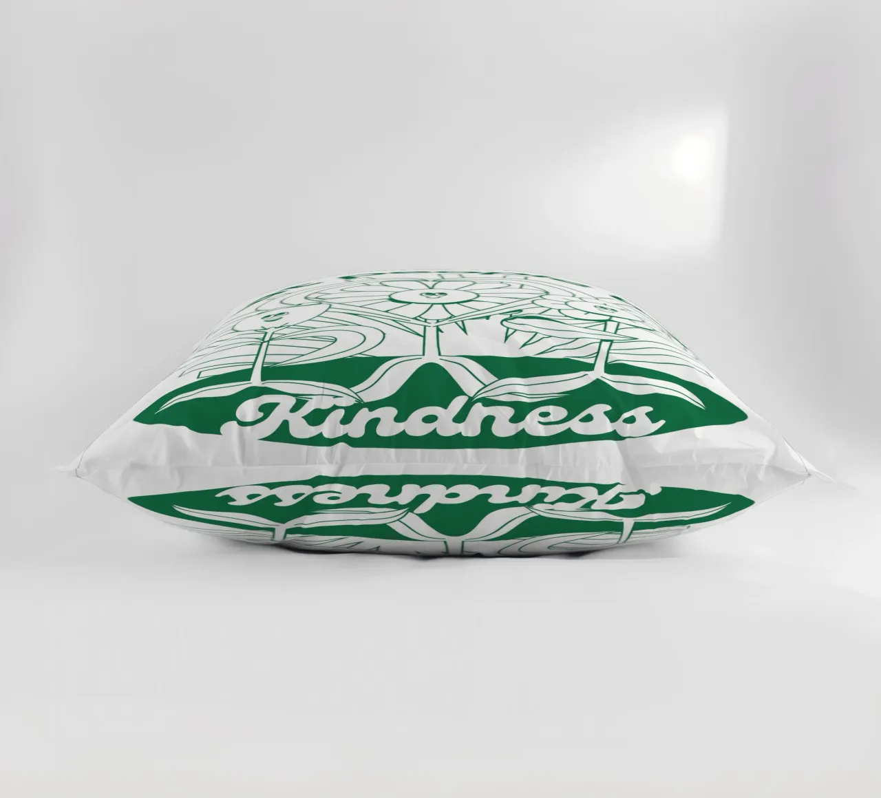 Treat People with Kindness – Positives Retro-Design decorative cushion by Studio Mooodz