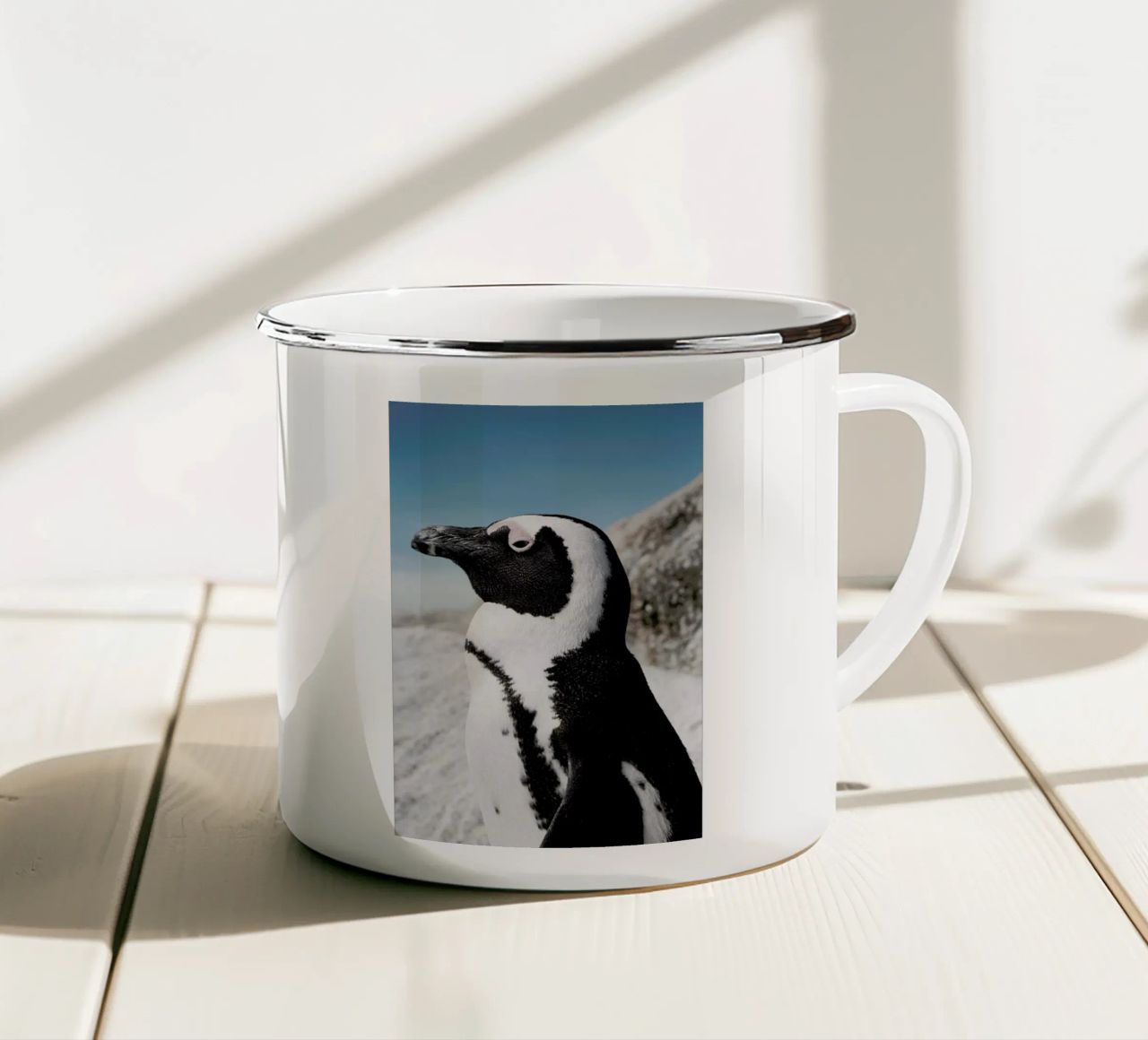 Penguin tazza in smalto da Laura Palm