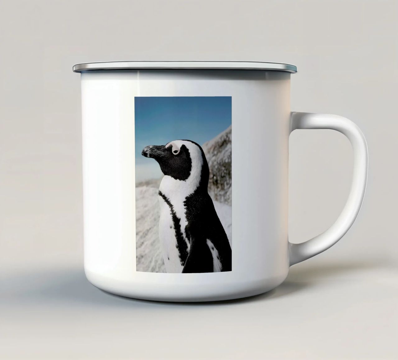 Penguin tazza in smalto da Laura Palm