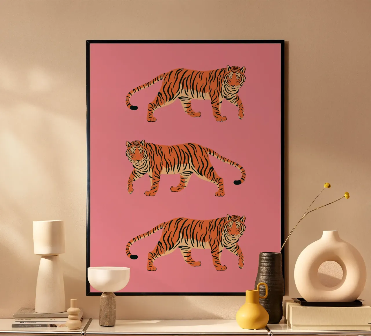 Tigri in rosa - Elegante arte da parete con motivo animale poster da Studio Mooodz