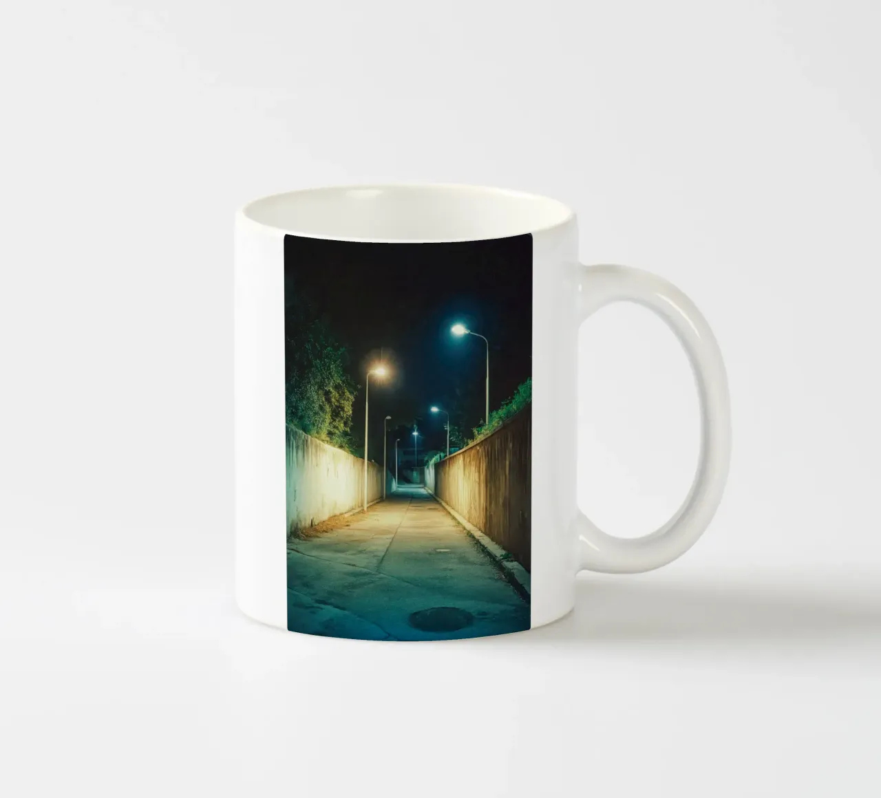 Hanoi: la poesia delle strade notturne tazza in ceramica da By Night