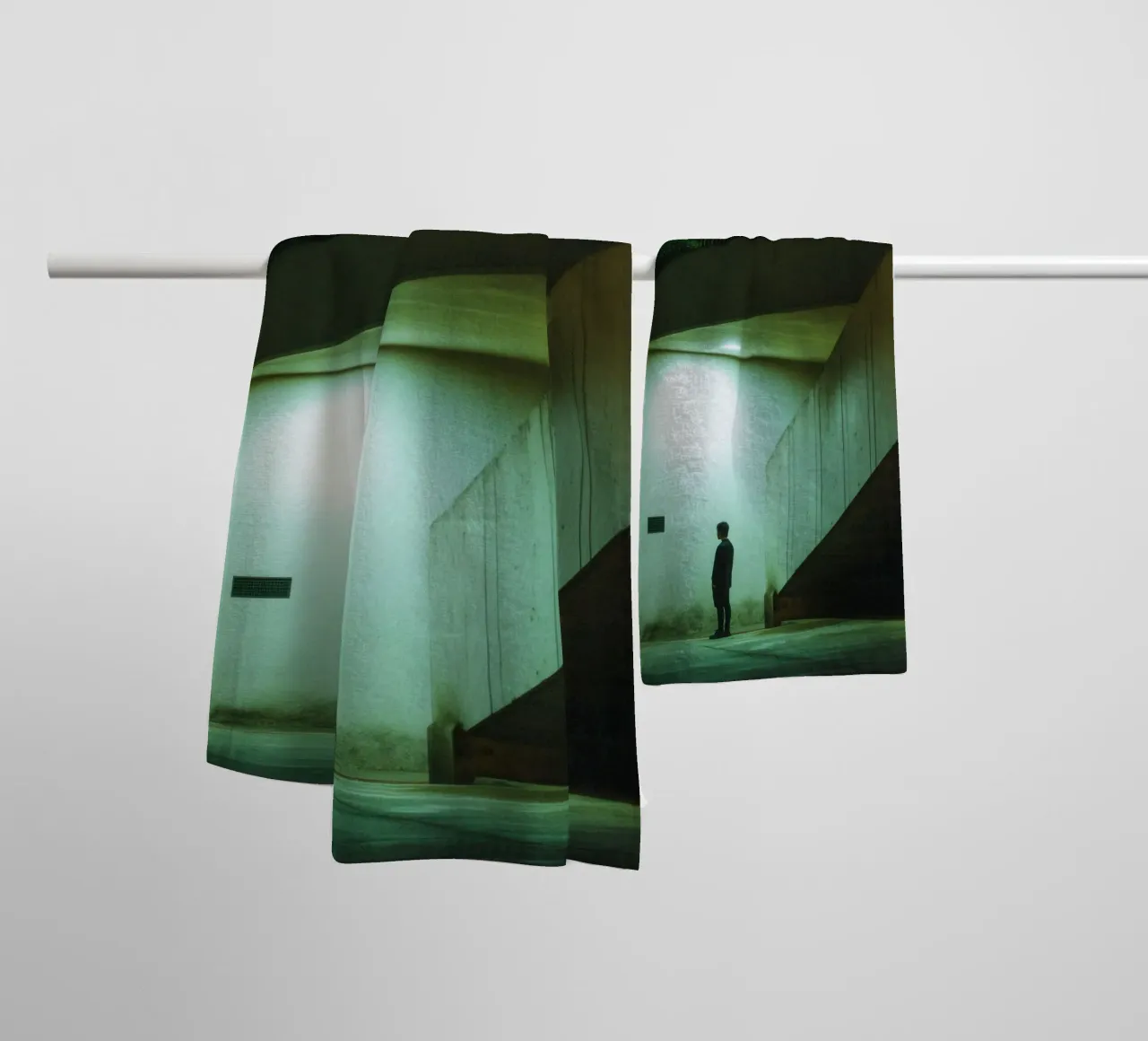 De bewaker van de schaduwen in Hanoi badhanddoek van By Night