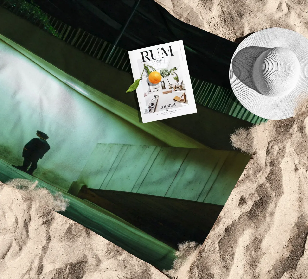 Der Hüter der Schatten in Hanoi Strandtuch von By Night