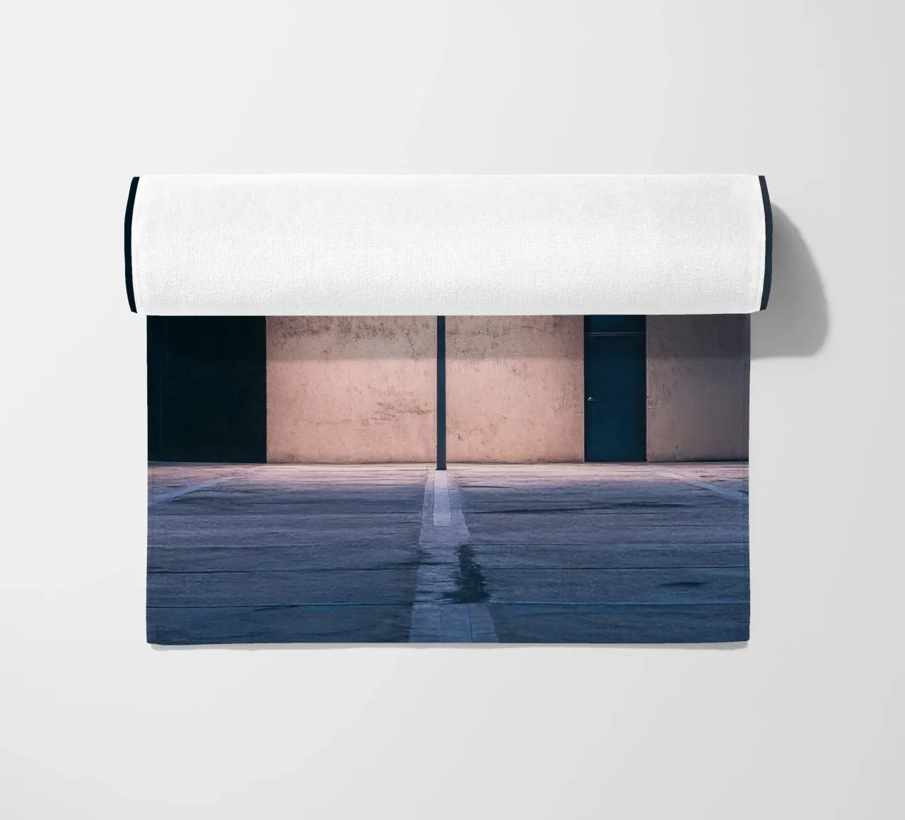 Kathmandu Nocturne : De elegantie van stedelijk minimalisme strandhanddoek van By Night