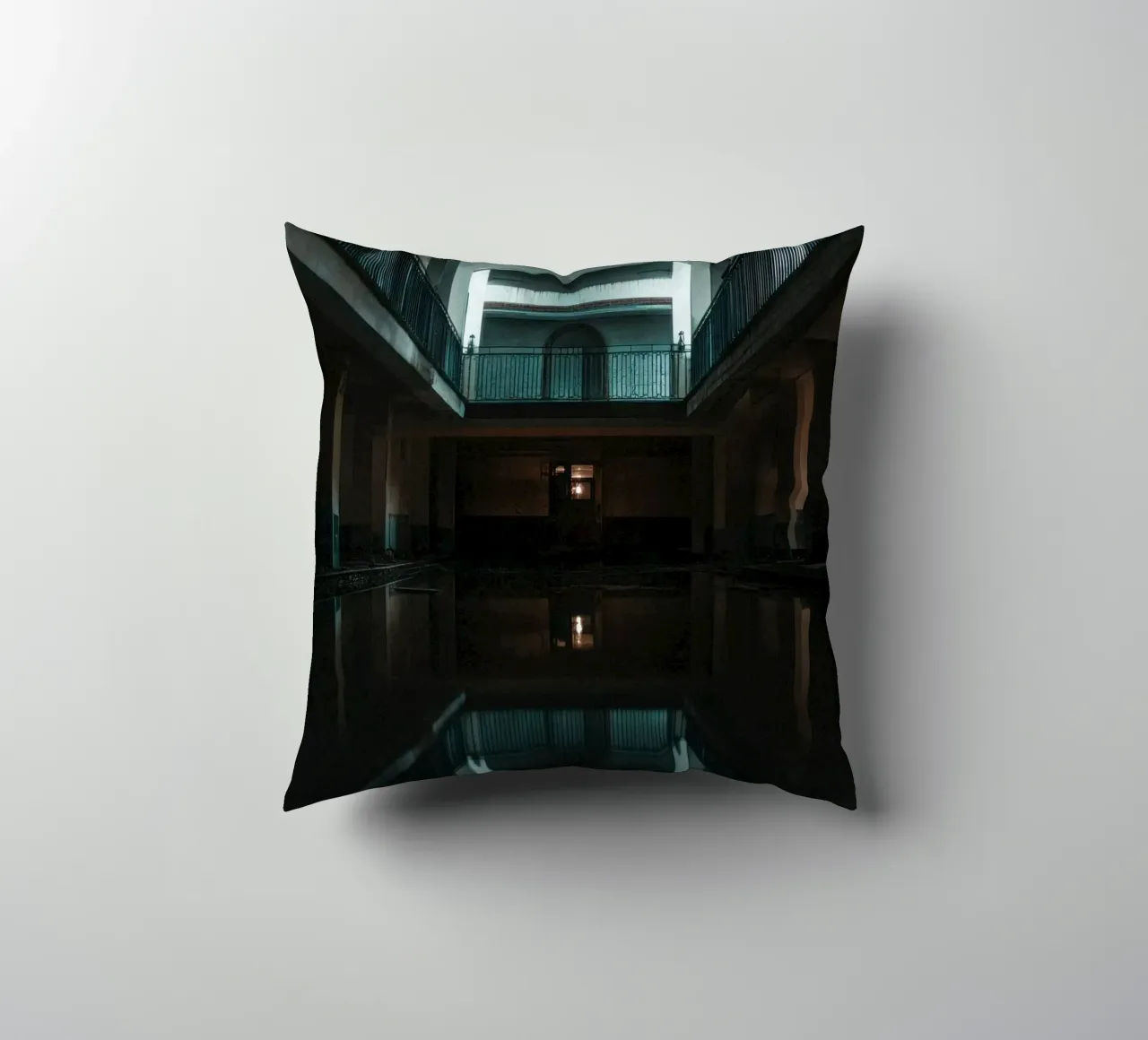 Katmandou Intemporelle : Reflets d’une architecture oubliée coussin de By Night