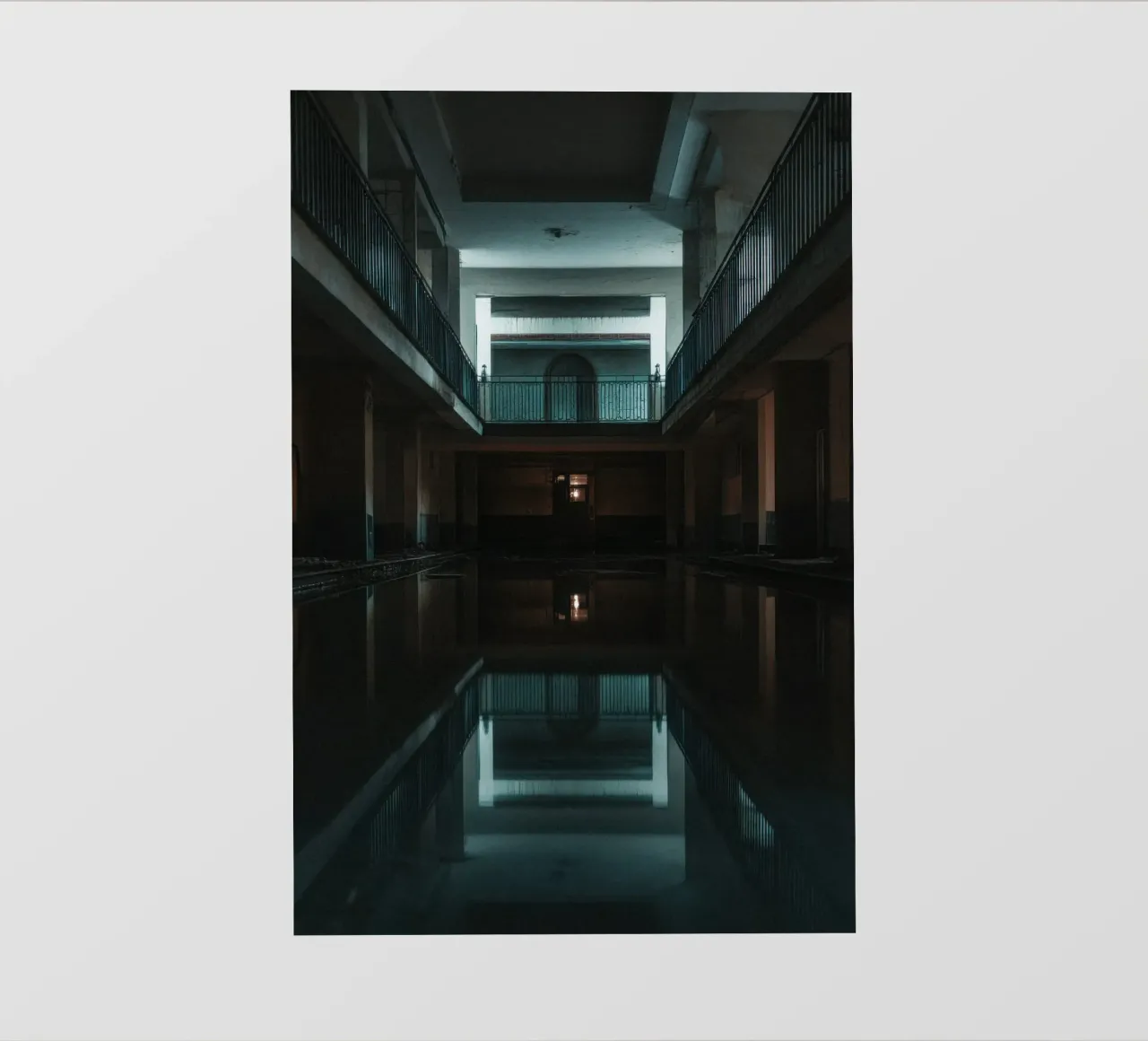 Katmandou Intemporelle : Reflets d’une architecture oubliée papier peint photo de By Night