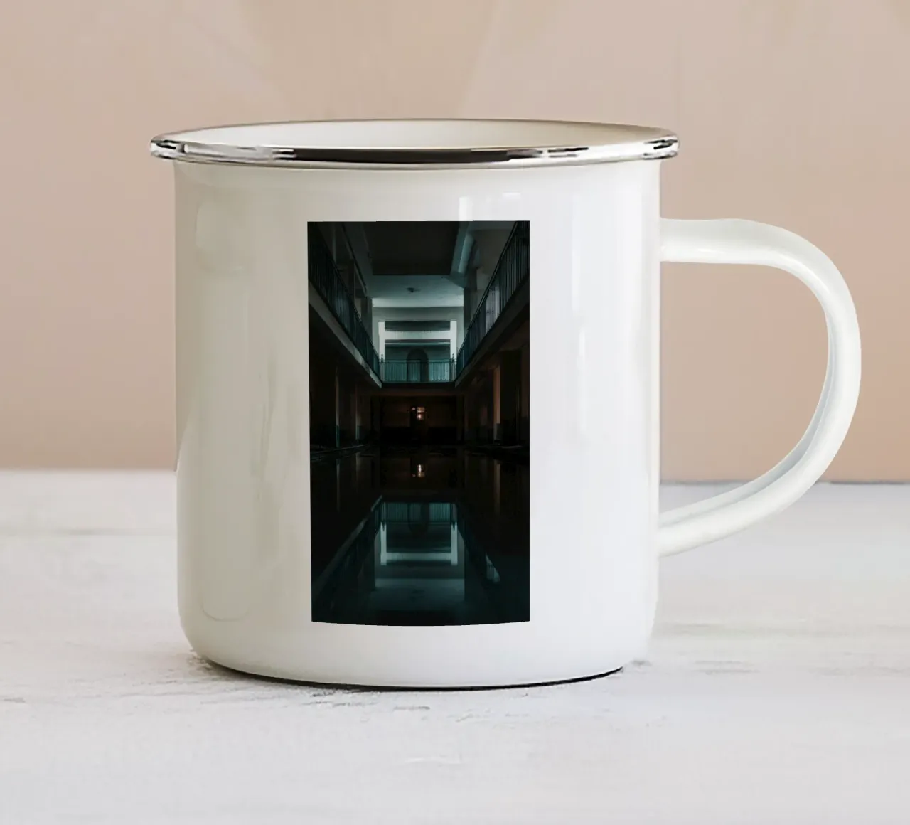 Katmandou Intemporelle : Reflets d’une architecture oubliée mug en émail de By Night