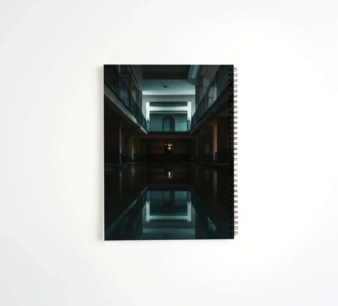 Katmandou Intemporelle : Reflets d’une architecture oubliée carnet à spirale de By Night