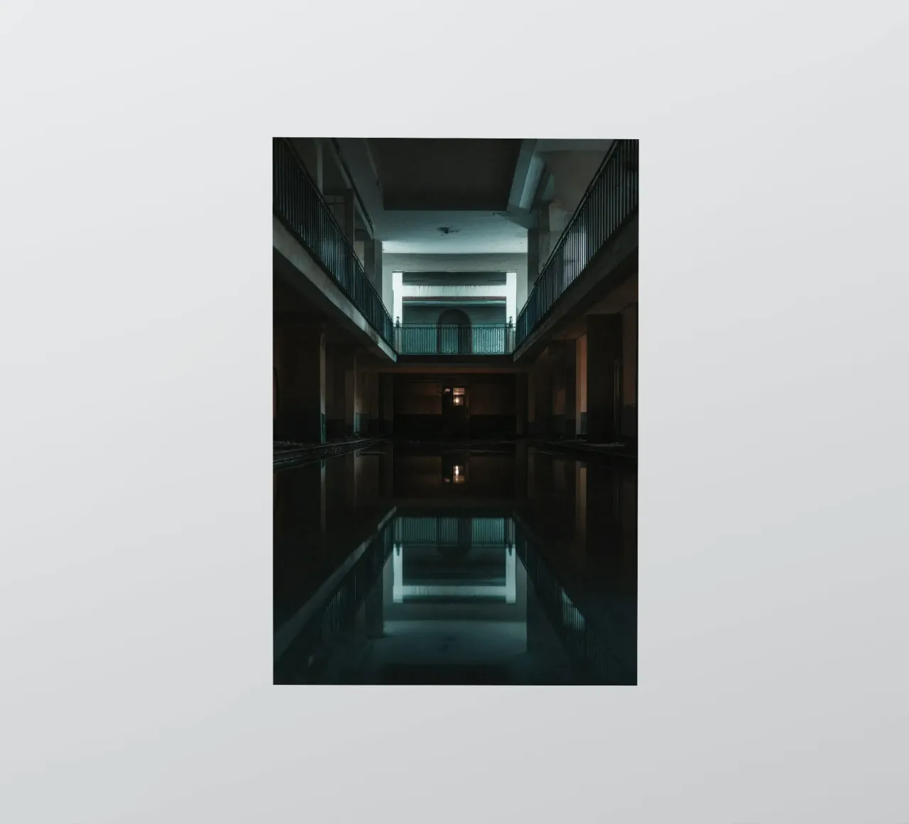 Katmandou Intemporelle : Reflets d’une architecture oubliée autocollant de By Night