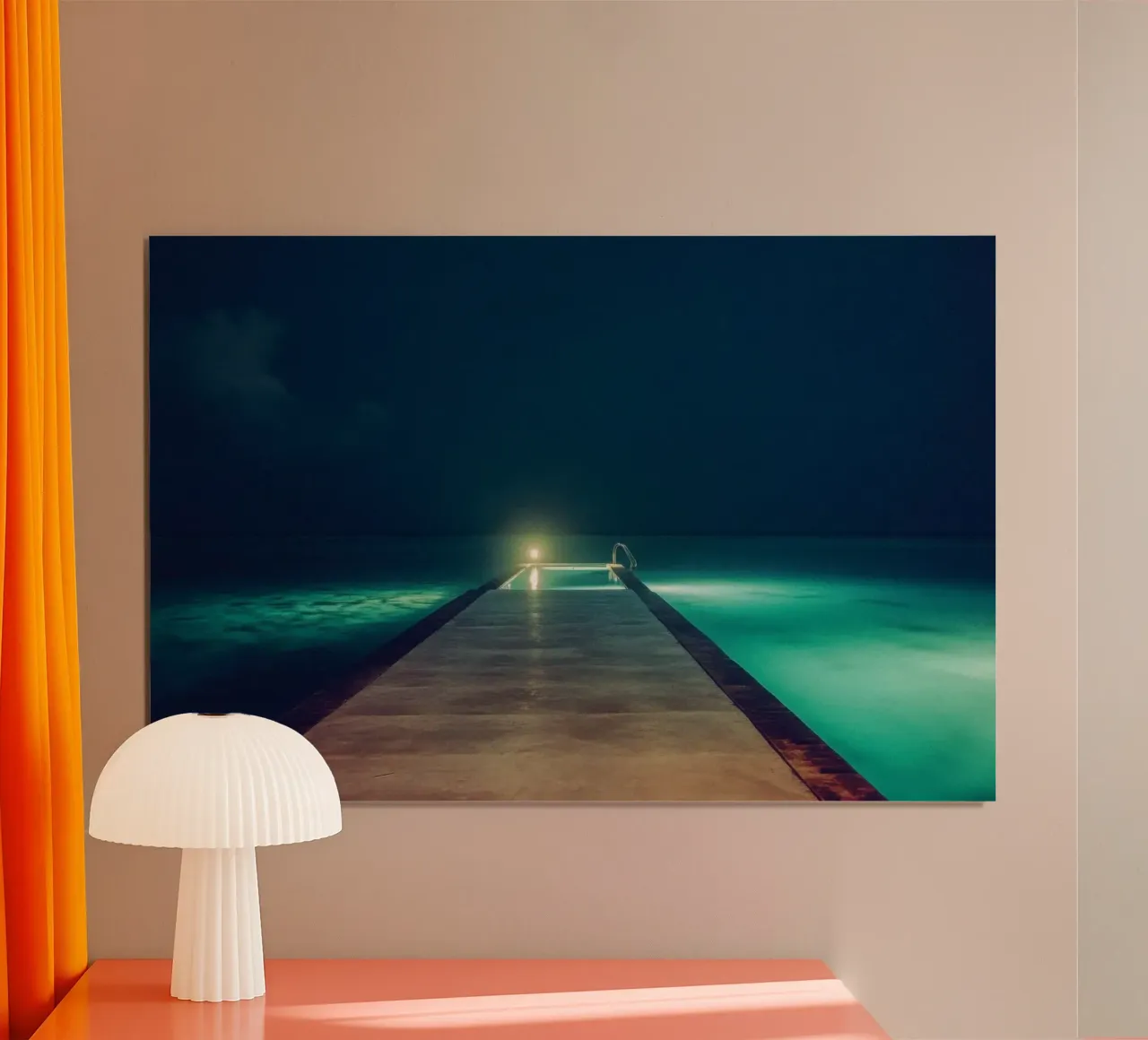 Immersioni nel silenzio - Maldive notturne poster con telaio in plastica da By Night