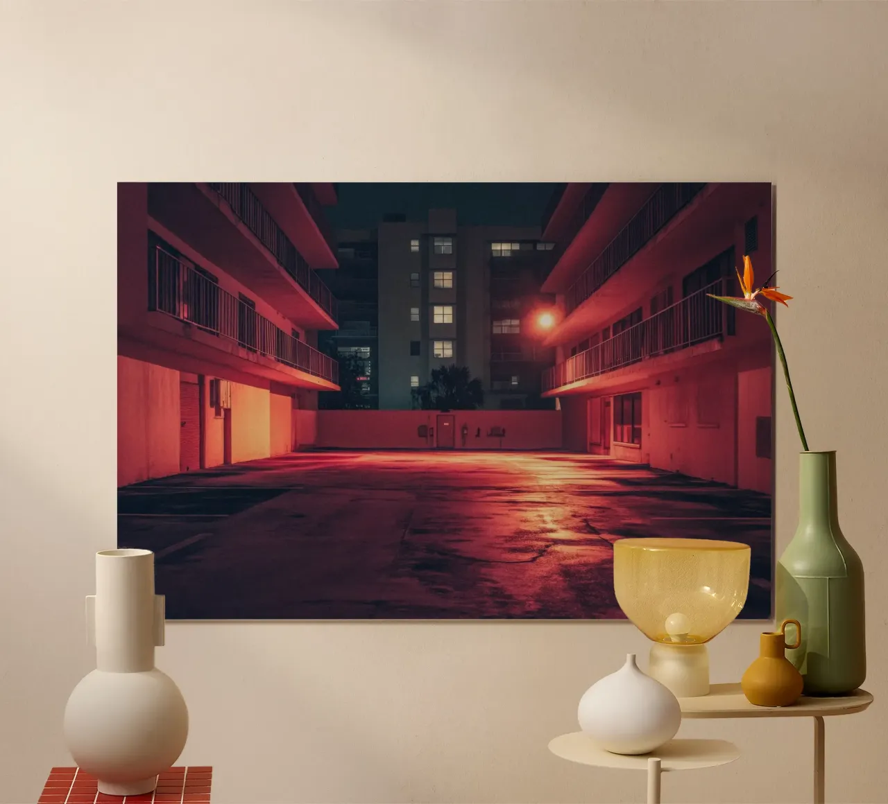 Parking Miami : l’élégance cachée des lumières nocturnes poster avec cadre en plastique de By Night