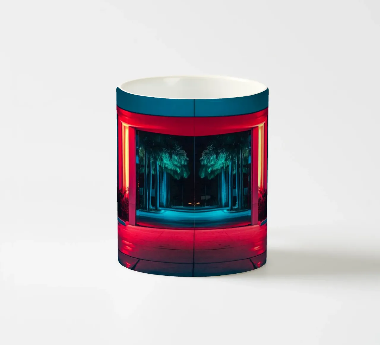 Riflessione tropicale: Miami e i suoi giochi di luce tazza in ceramica da By Night