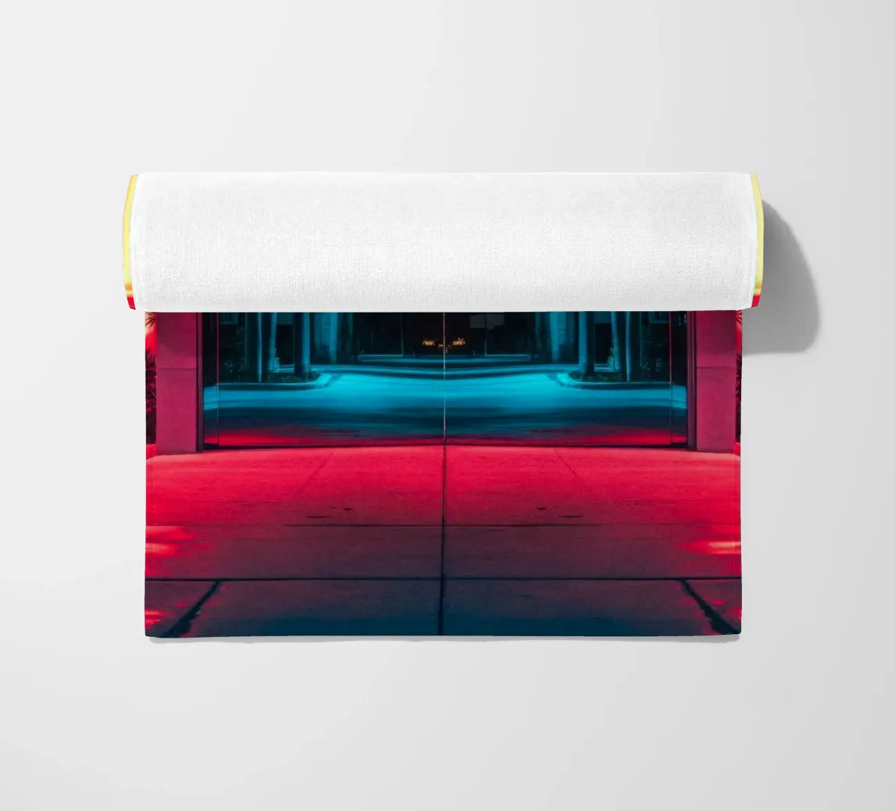 Riflessione tropicale: Miami e i suoi giochi di luce telo mare da By Night