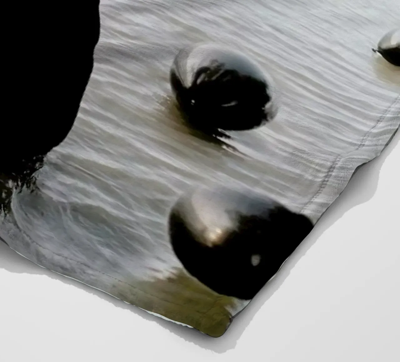 Black Balloons coperta in pile da Jovana Rikalo