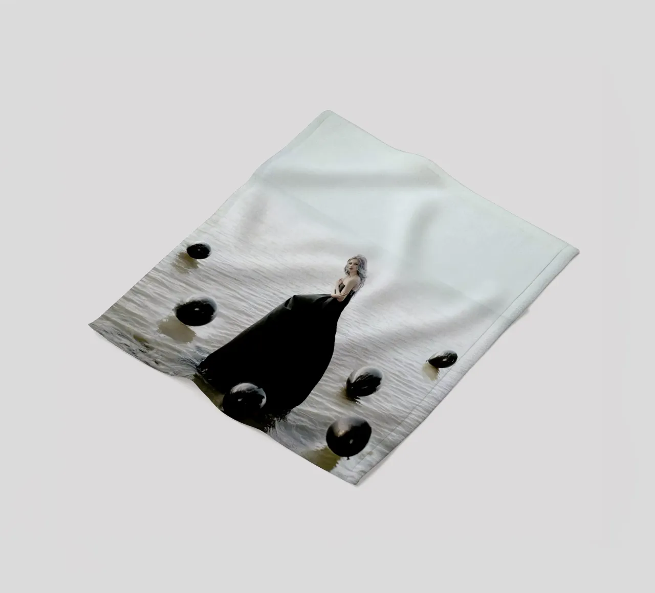 Black Balloons coperta in pile da Jovana Rikalo