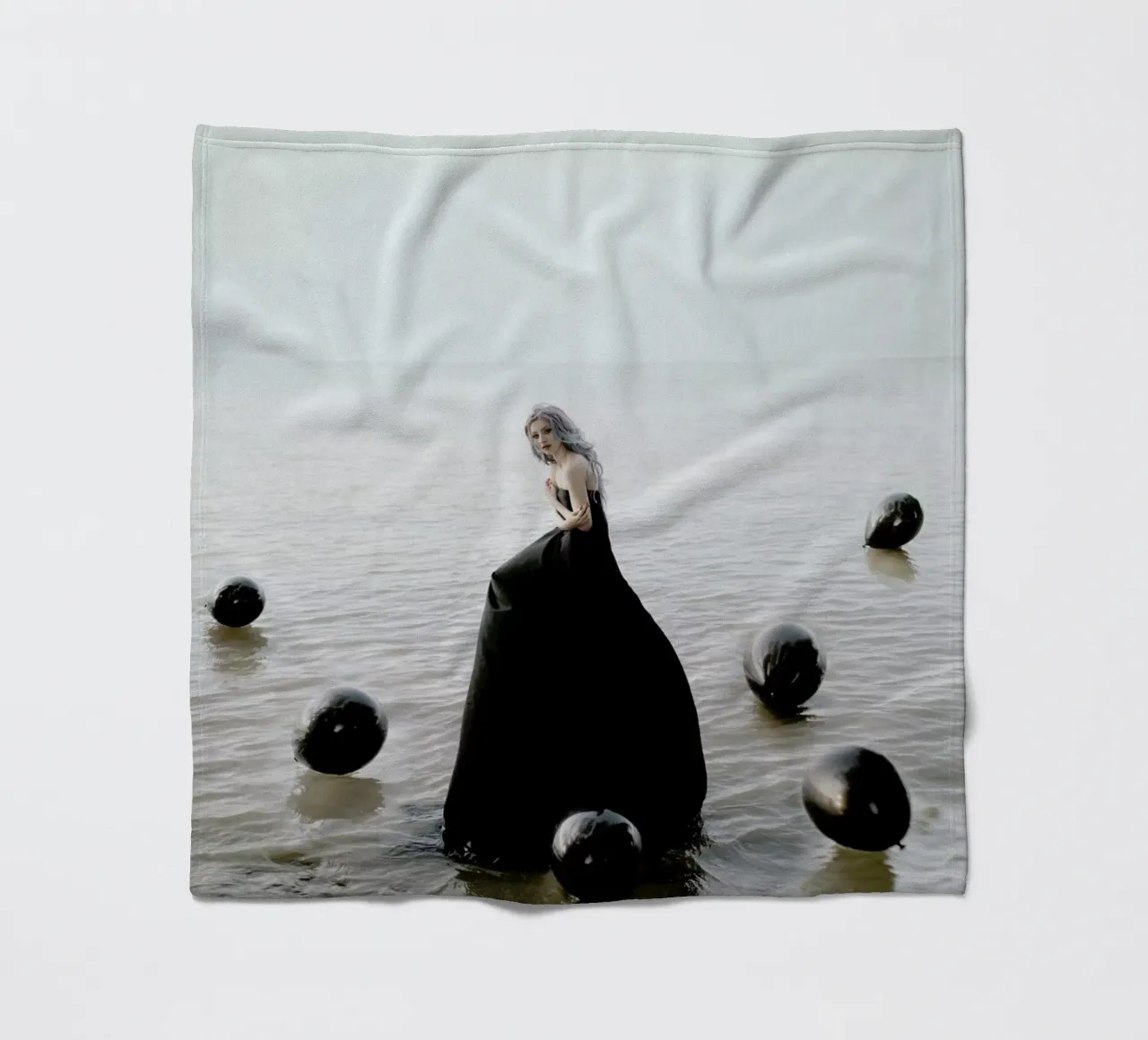 Black Balloons coperta in pile da Jovana Rikalo