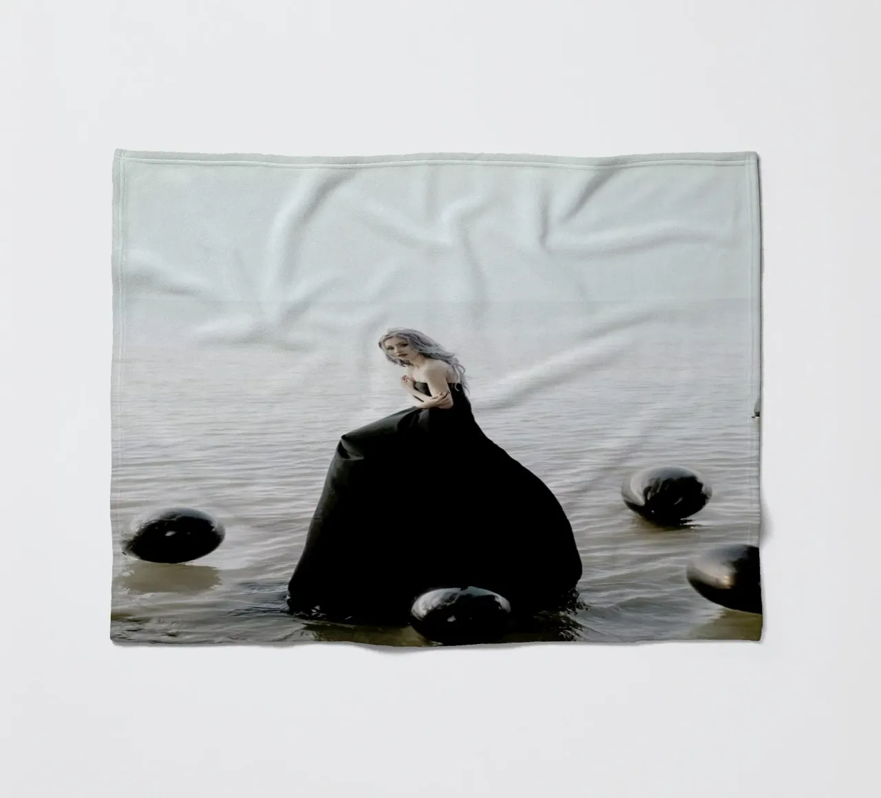 Black Balloons coperta in pile da Jovana Rikalo