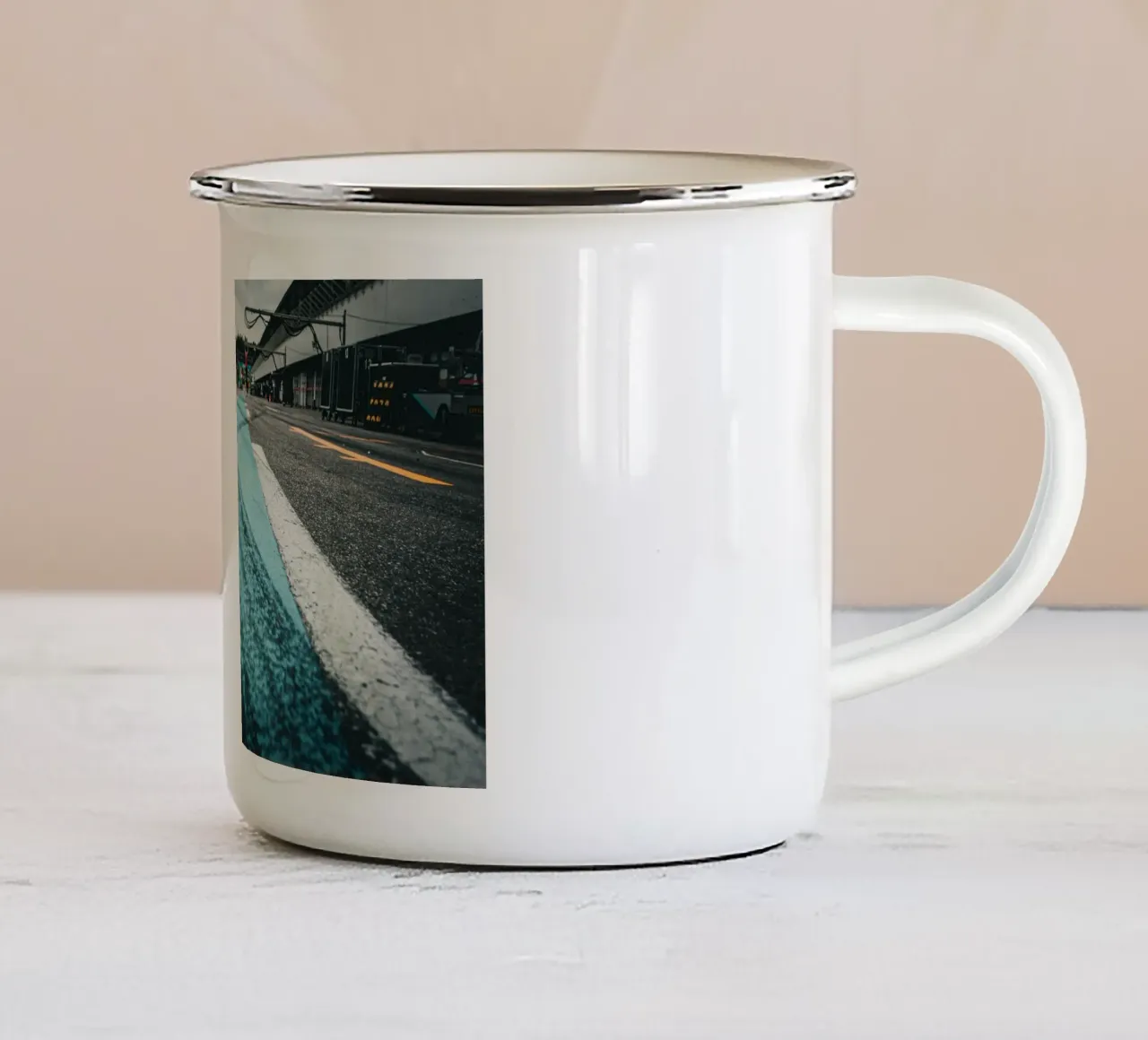 Rennstrecke tazza in smalto da Flo Klein