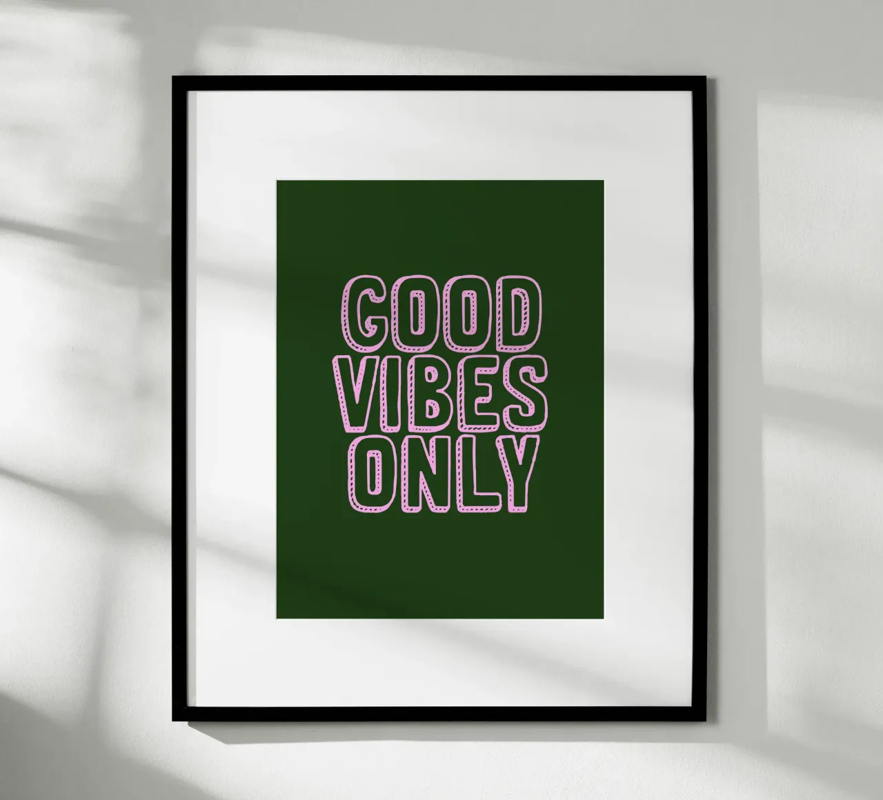 Solo buone vibrazioni poster con telaio in legno da Wall of Words