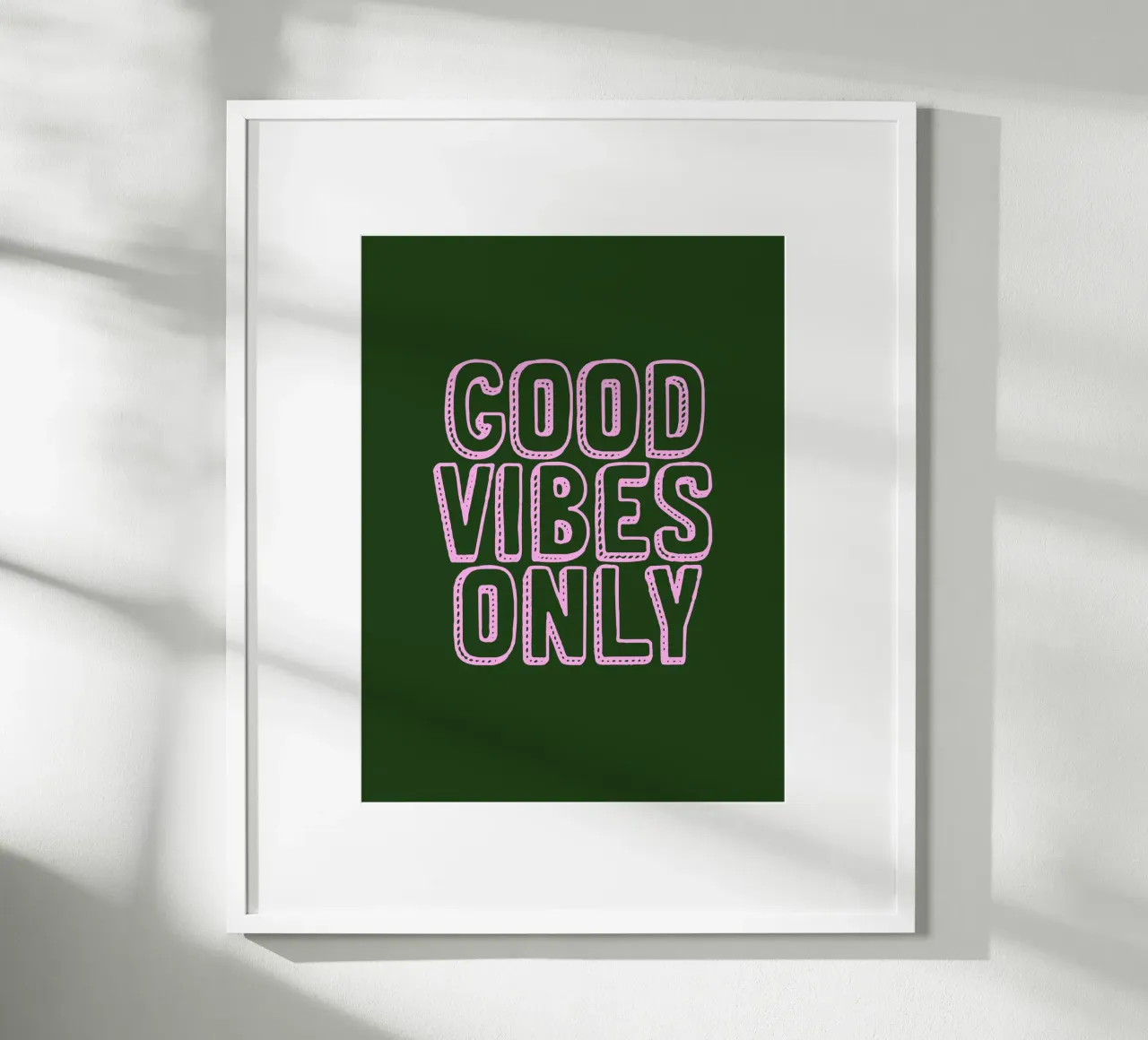 Solo buone vibrazioni poster con telaio in legno da Wall of Words